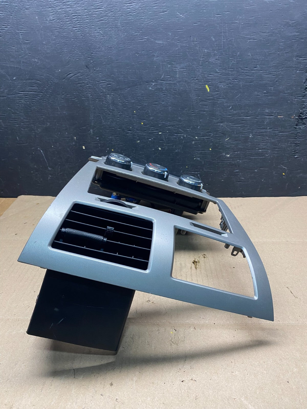 2007 to 2009 Dodge Caliber Dash Radio Center Bezel Climate Dash L02913