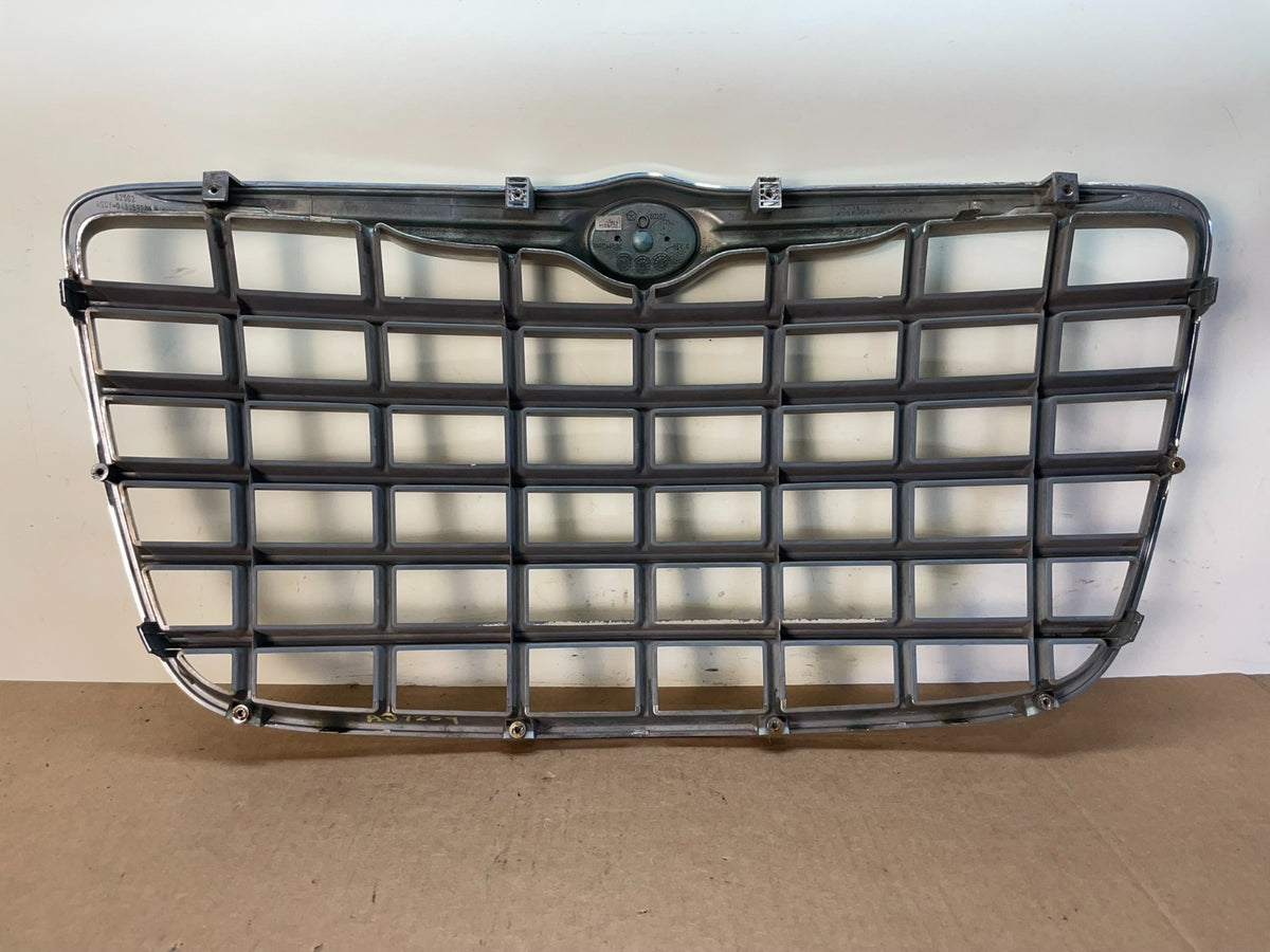 2005 to 2010 Chrysler 300 Front Upper Grille Grill AJ1259 DG3