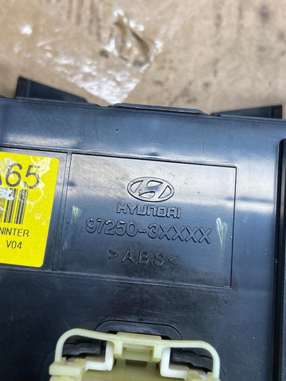 2011 - 2013 Hyundai Elantra Center Heater A/C AC Climate Control Panel AD7257 DG6