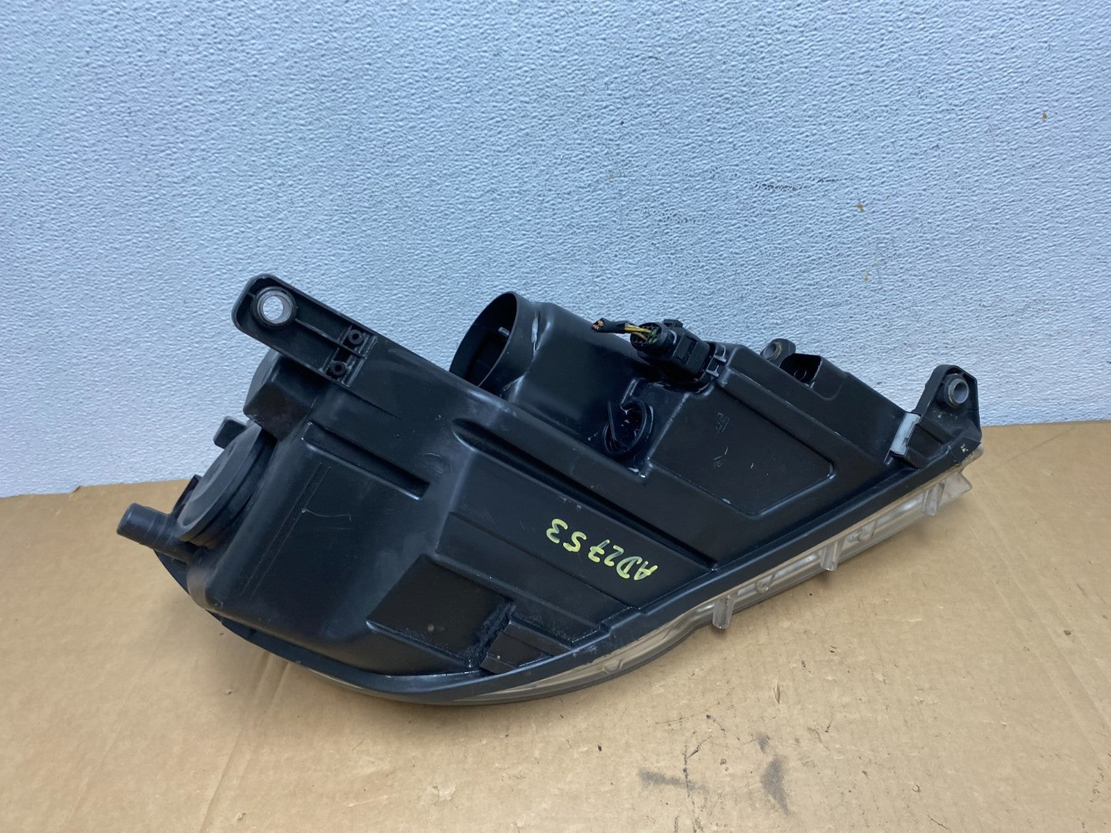 2009 to 2011 Volkswagen Tiguan Left Driver LH Halogen Headlight AD2753 DW7