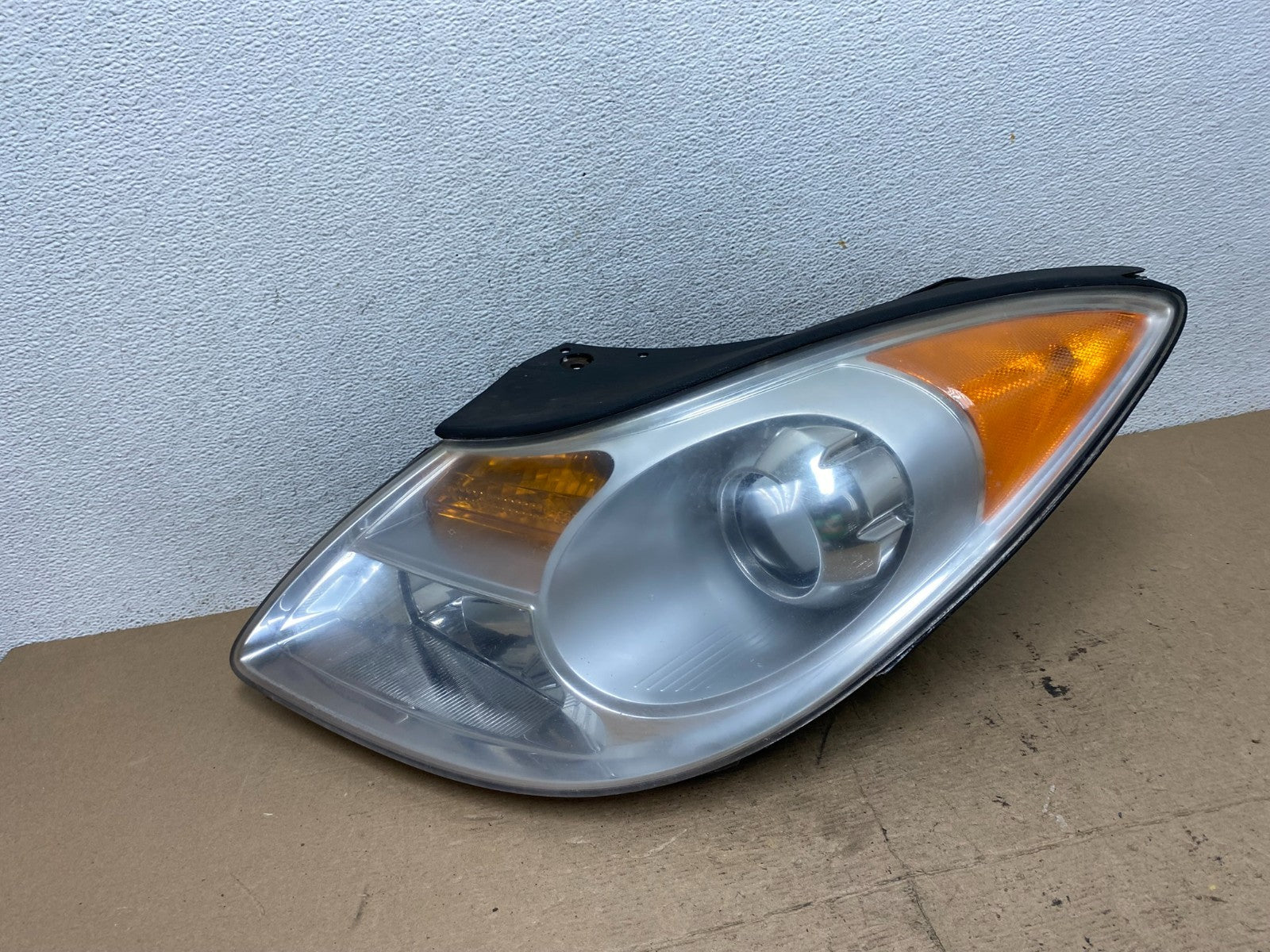 2007 to 2012 Hyundai Veracruz Left Driver LH Headlight Halogen AF5070 DW0