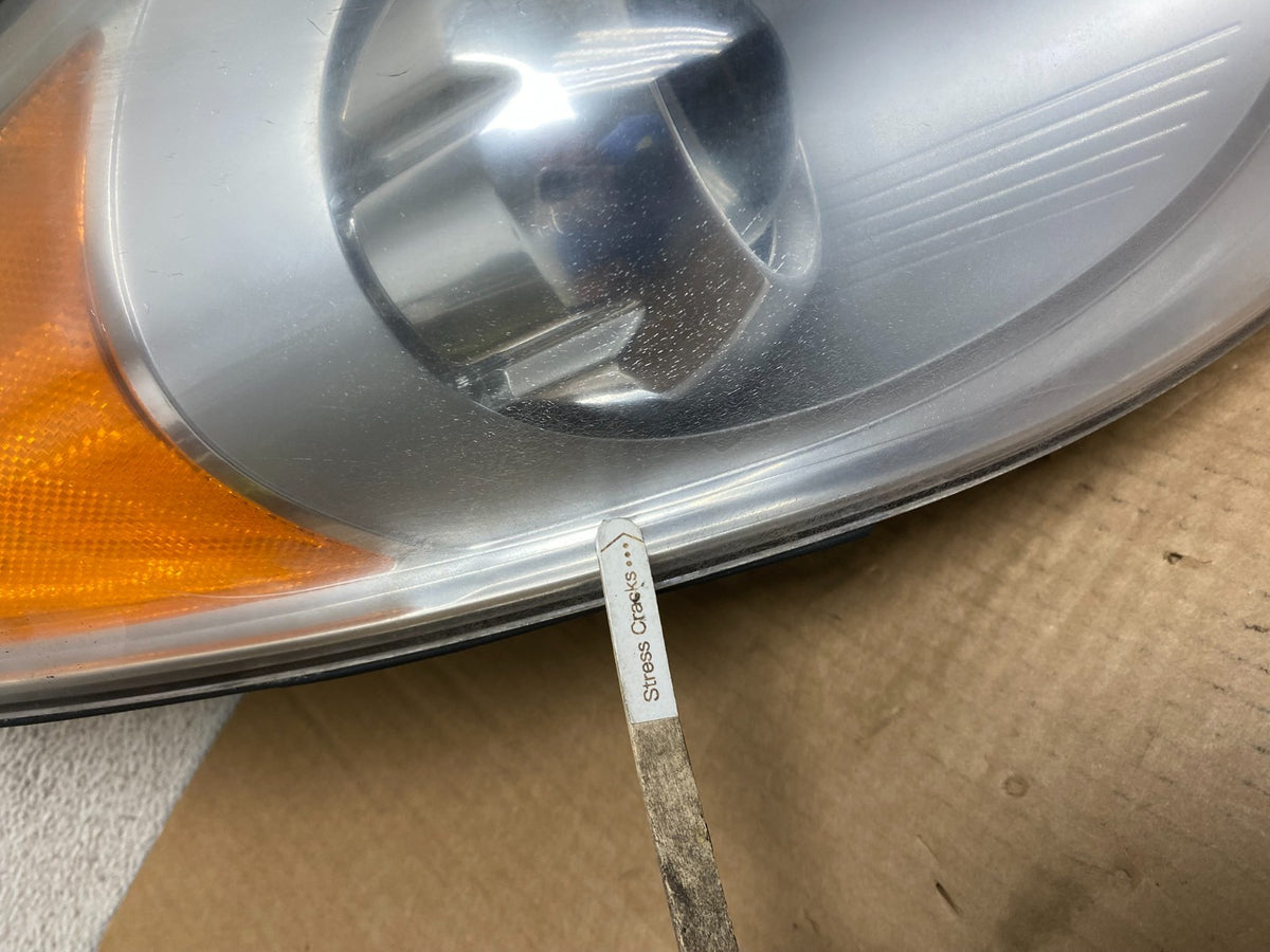 2007 to 2012 Hyundai Veracruz Right Passenger RH Headlight Halogen AI3824 DW3