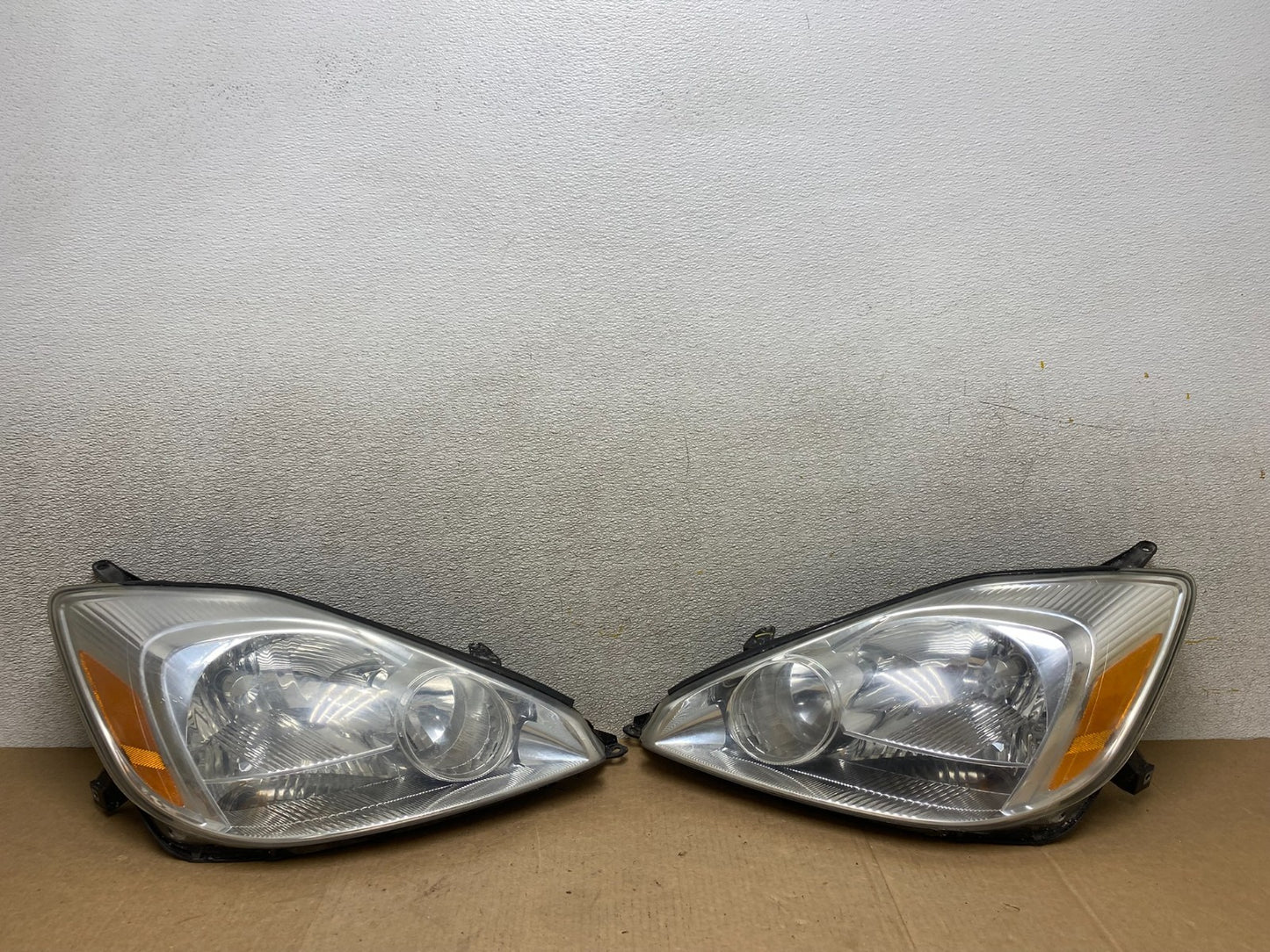 2004 2005 Toyota Sienna Left+Right Set Side Halogen Headlights W8516 DW0