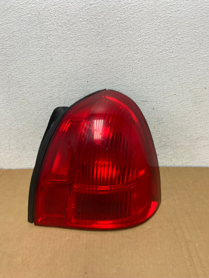 2003 to 2011 Lincoln Town Car Right Passenger Rh Tail Light AD2572 LK0