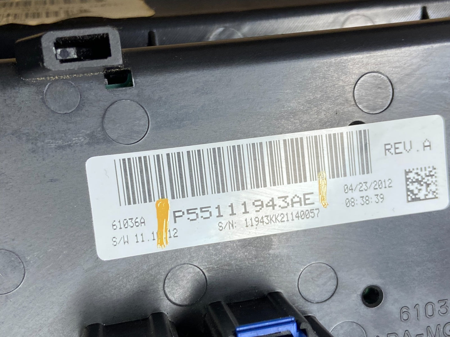 2008 to 2012 Jeep Liberty Dash Climate Temperature Control Radio Bezel Y7793 DG7