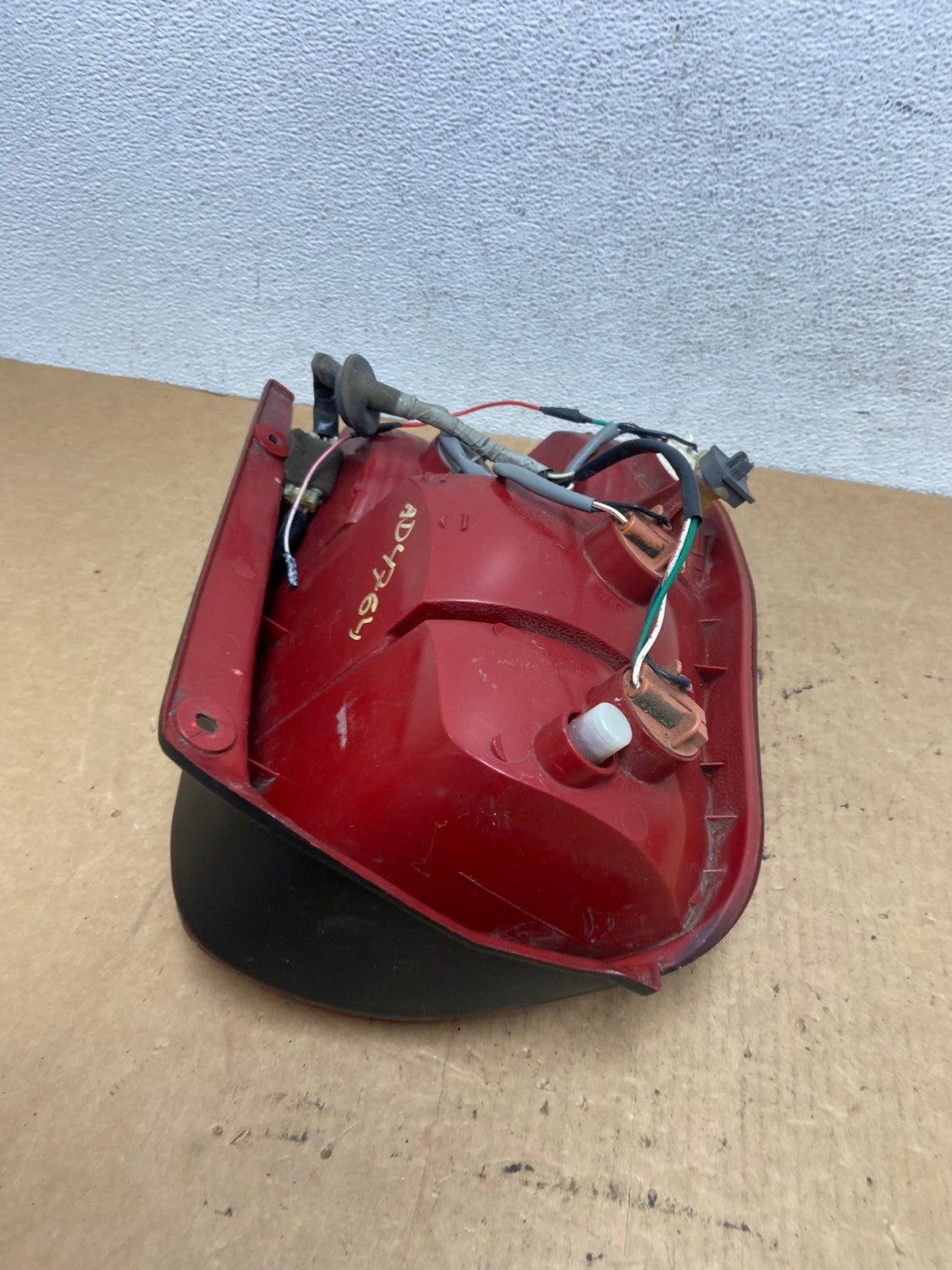 2002 Kia Sedona Right Passenger RH Side Tail Light AD4764 LK7