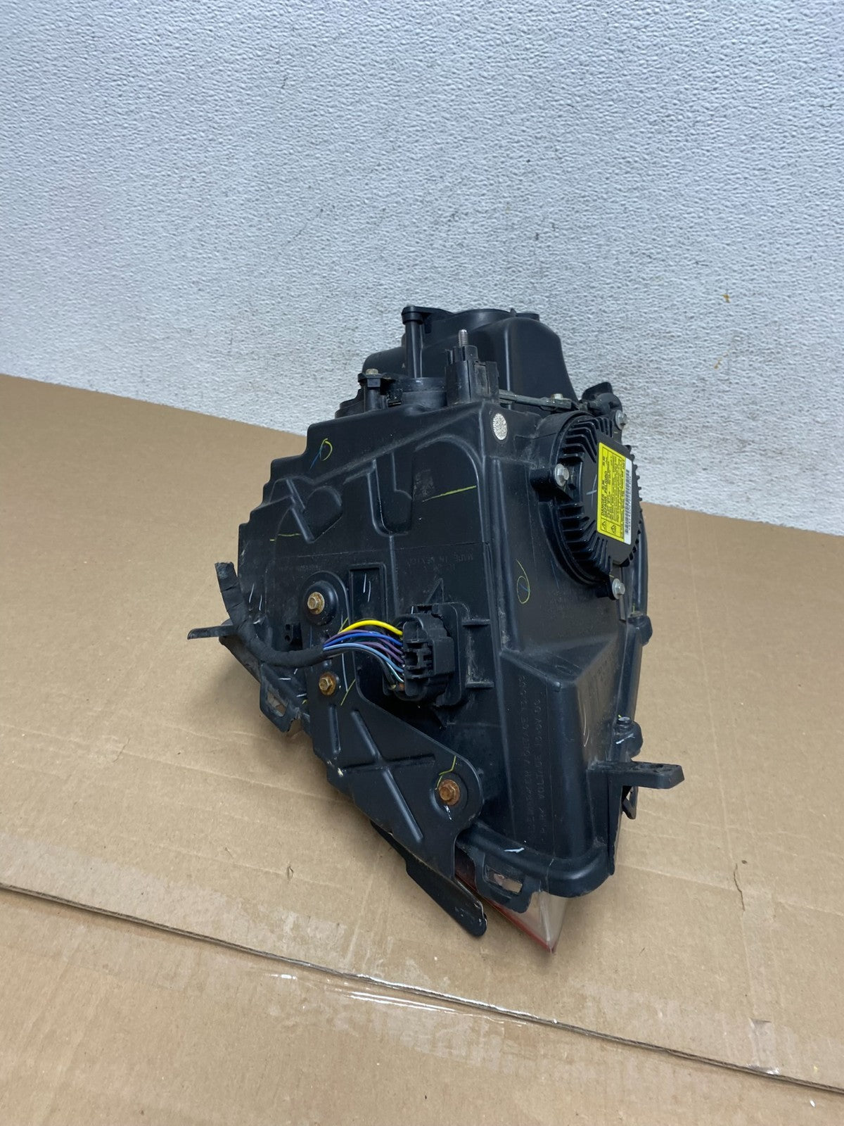 2008 to 2014 Cadillac CTS Left Driver LH Side Xenon Headlight AE4850 DW6