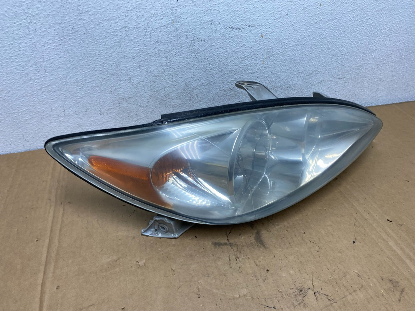 2002 to 2004 Toyota Camry Halogen Headlight Right Passenger Rh AD2752 DW2