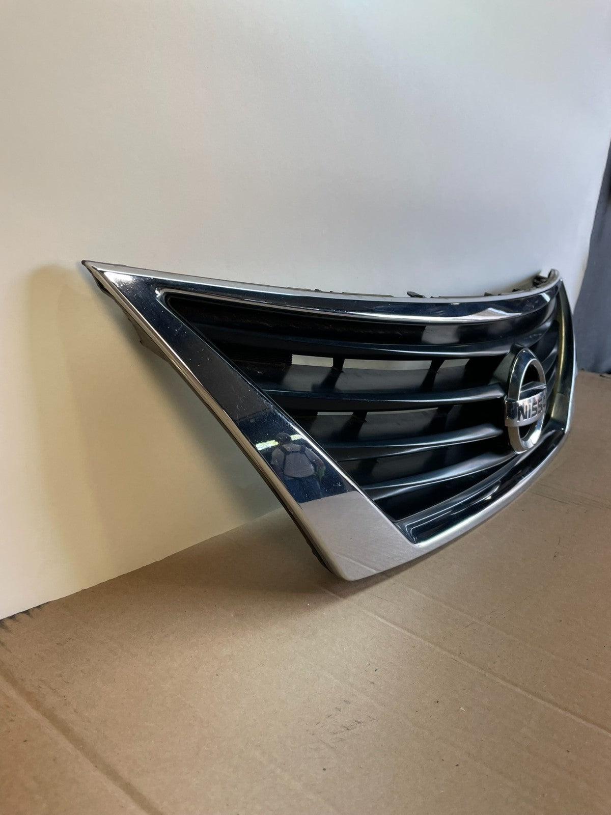 2012 to 2014 Nissan Versa Sedan Front Upper Grill Grille AG0963 DG2