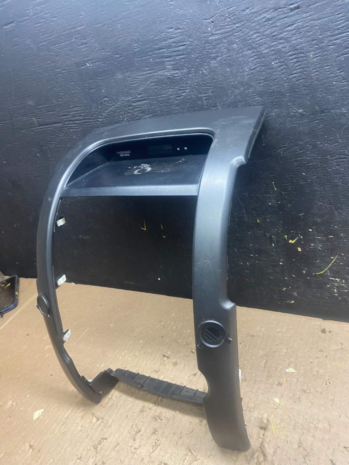 2011 to 2013 Kia Sorento Center Radio Climate Control Clock Trim T8977 DG3