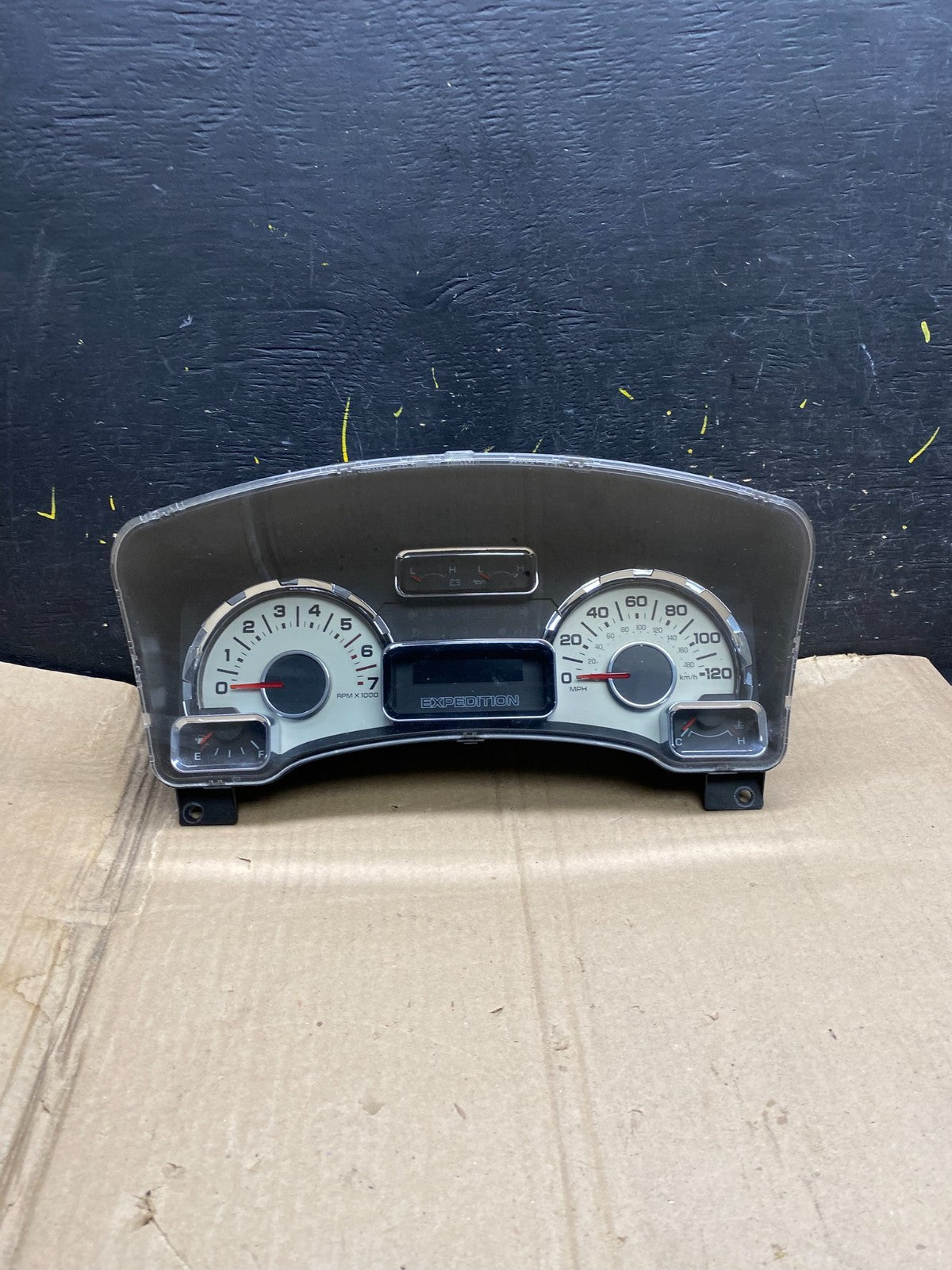 2007 2008 Ford  Expedition Speedometer Cluster Gauge OEM X5694 DG0