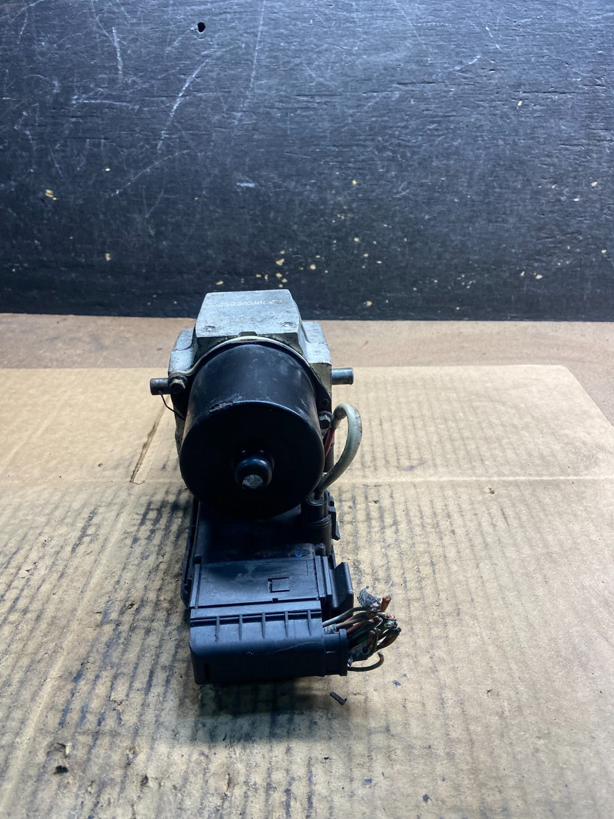 1999 to 2000 Ford F250 F350 SRW ABS Pump Control OEM 2c342c346be y4384 DG4