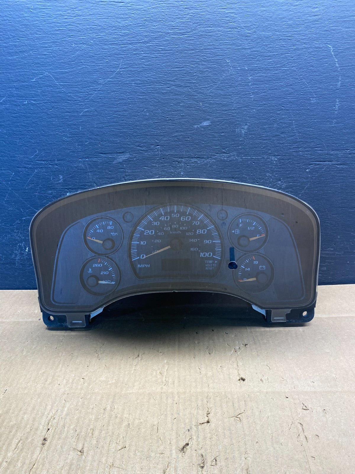 2004 to 2007 Chevrolet Express Speedometer Cluster Gauge AD16610