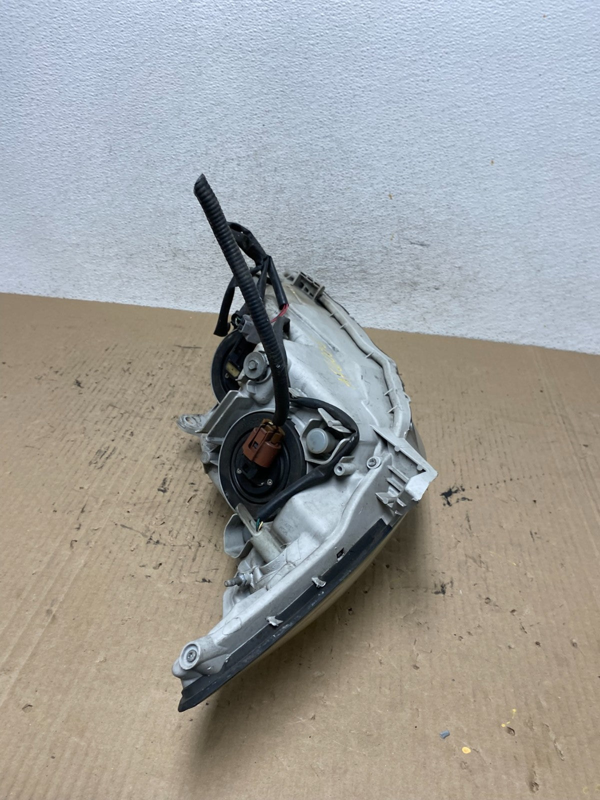 2005 to 2006 Toyota Camry Left Driver LH Halogen Headlight AF6006 DW8