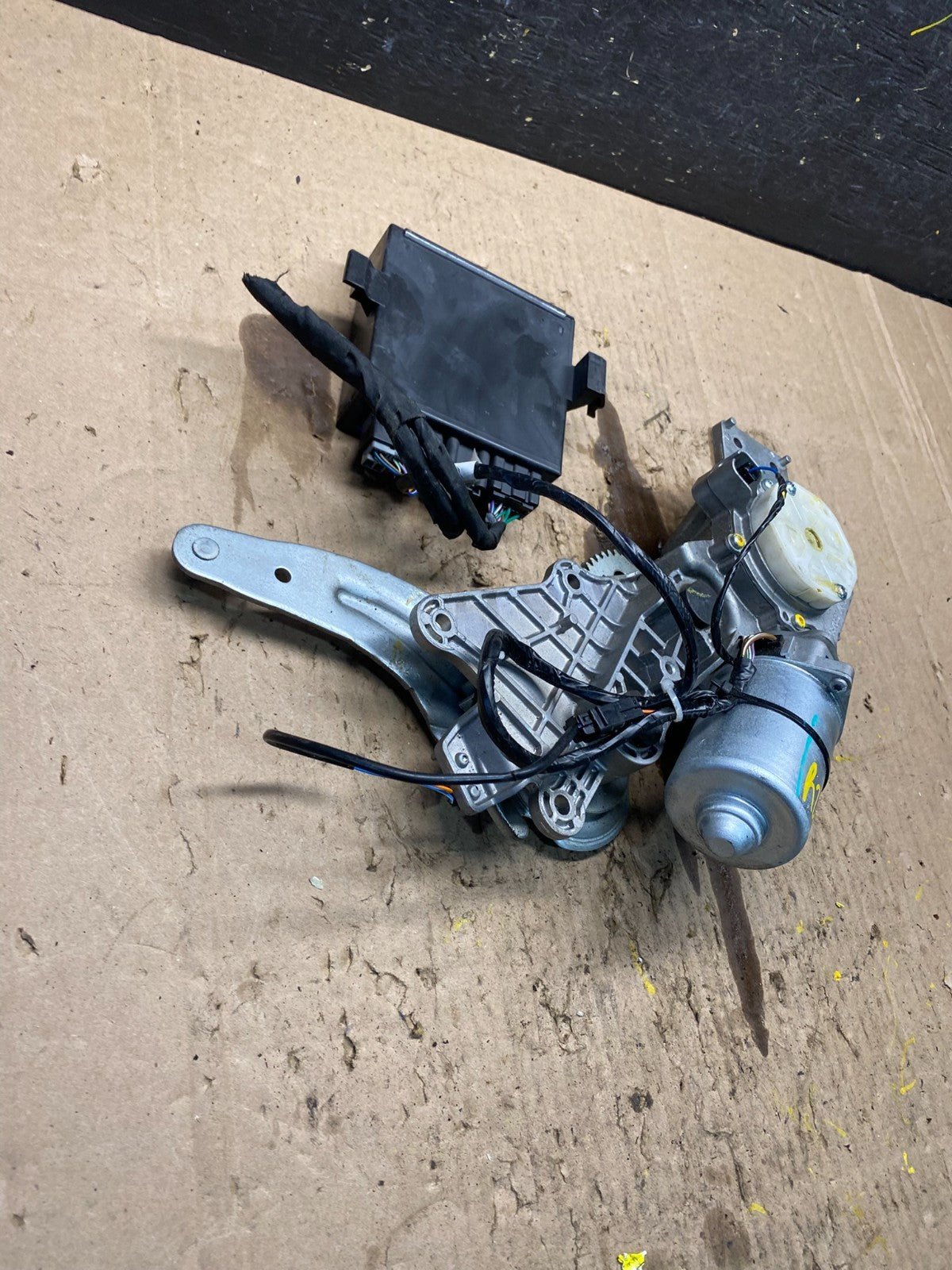 2009 to 2016 GMC Acadia Rear Trunk Liftgate Power Motor Actuator OEM S2522 DG1