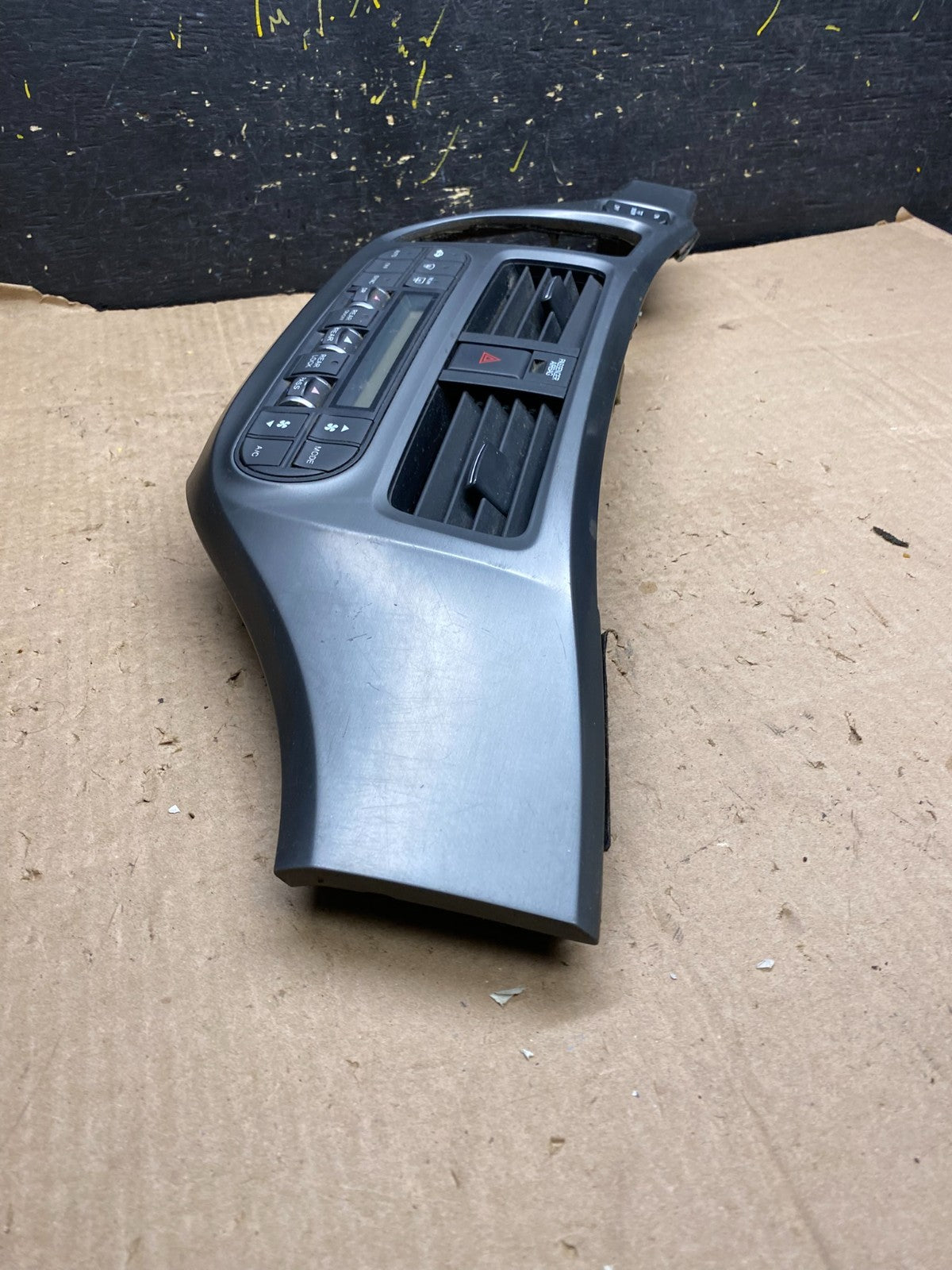 2005 to 2010 Honda Odyssey Radio Climate Control Dash Trim Bezel Z1751 DG2