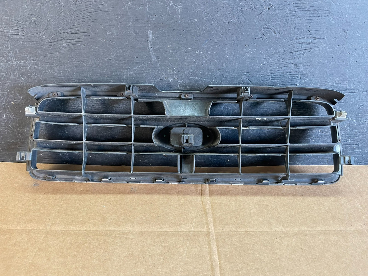 2003 to 2005 Subaru Forester Front Upper Grill Grille AE0827 DG3