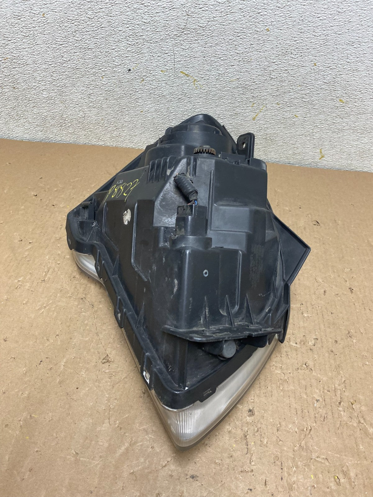 2007 to 2010 Kia Sportage Left Driver LH Halogen Headlight P8827 DW10