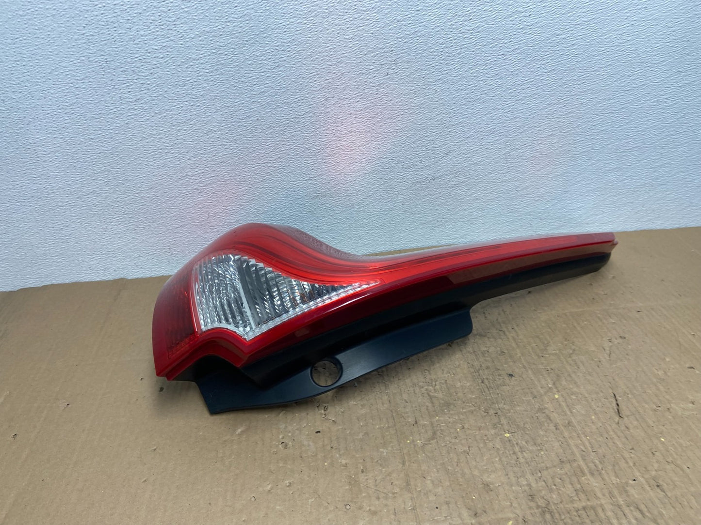 2009 to 2011 Volvo XC60 Left Driver LH Side Tail Light Oem AB8479 DW4