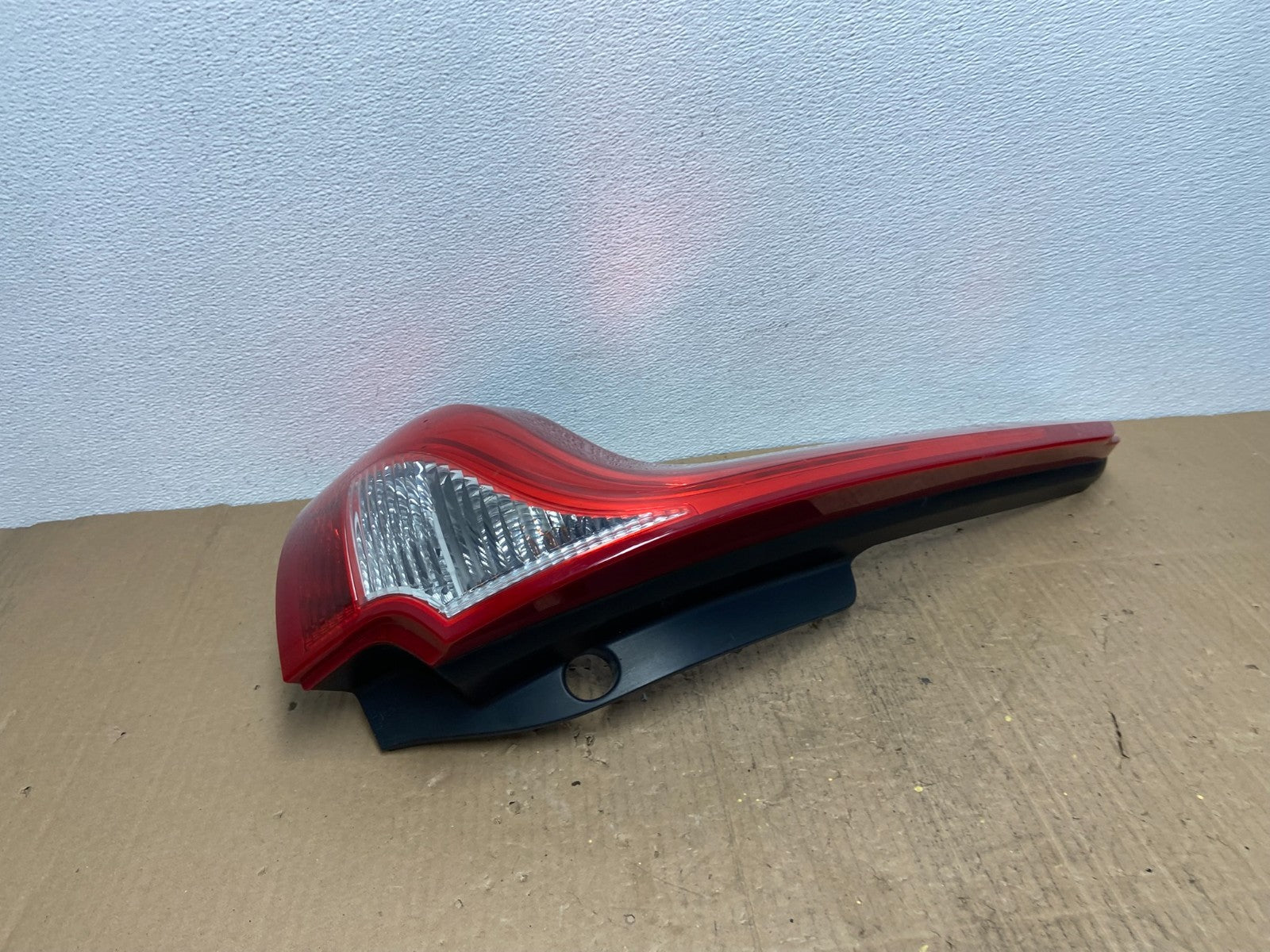 2009 to 2011 Volvo XC60 Left Driver LH Side Tail Light Oem AB8479 DW4