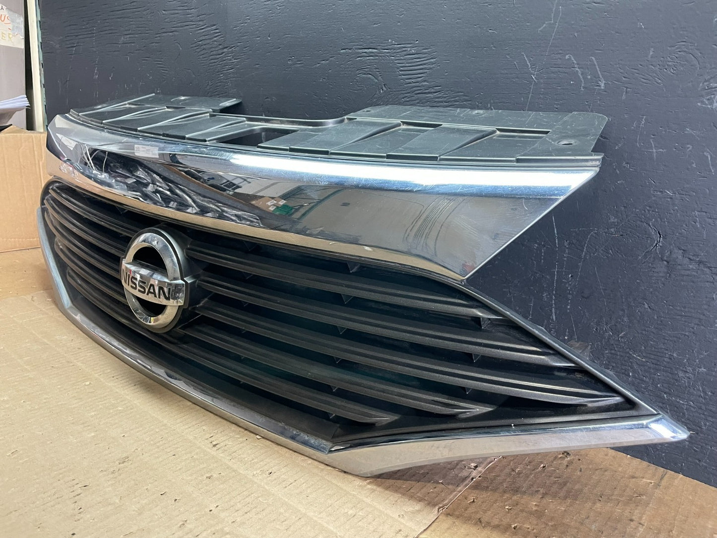 2011 to 2017 Nissan Quest Front Upper Grill Grille OEM AB7663 DG1
