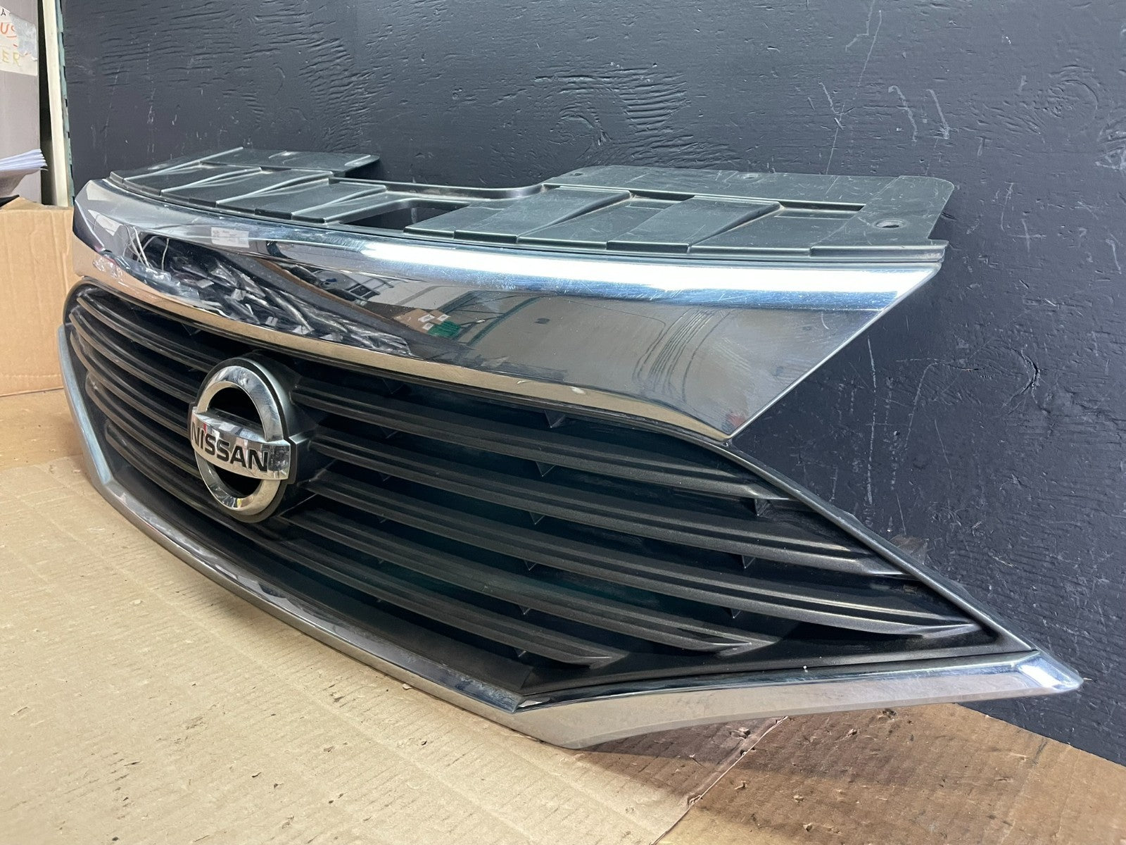 2011 to 2017 Nissan Quest Front Upper Grill Grille OEM AB7663 DG1