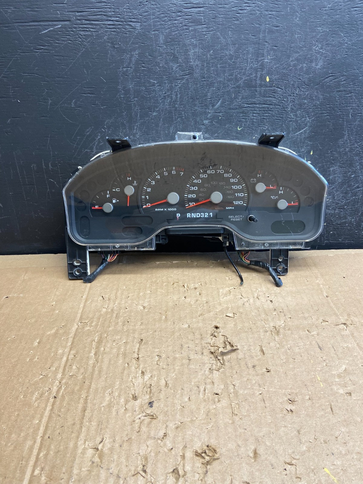 2004 2005 Ford Explorer Speedometer Cluster Gauge AD6914 DG0