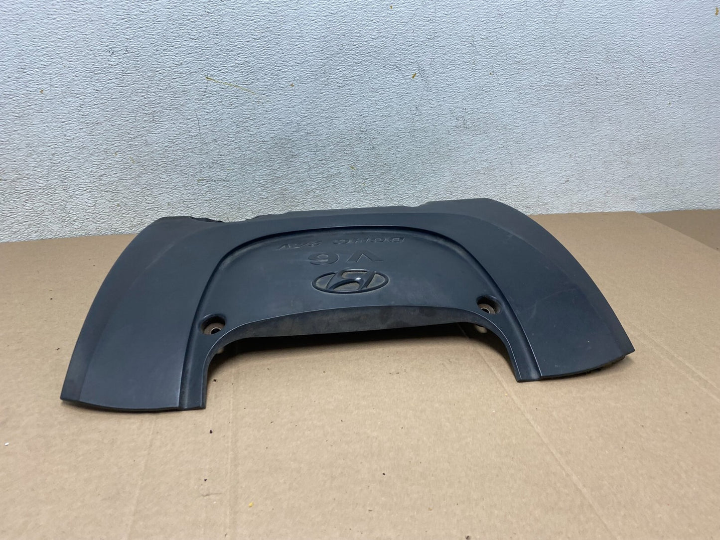 1999 to 2005 Hyundai Sonata Engine Trim Cover J6677 PS2