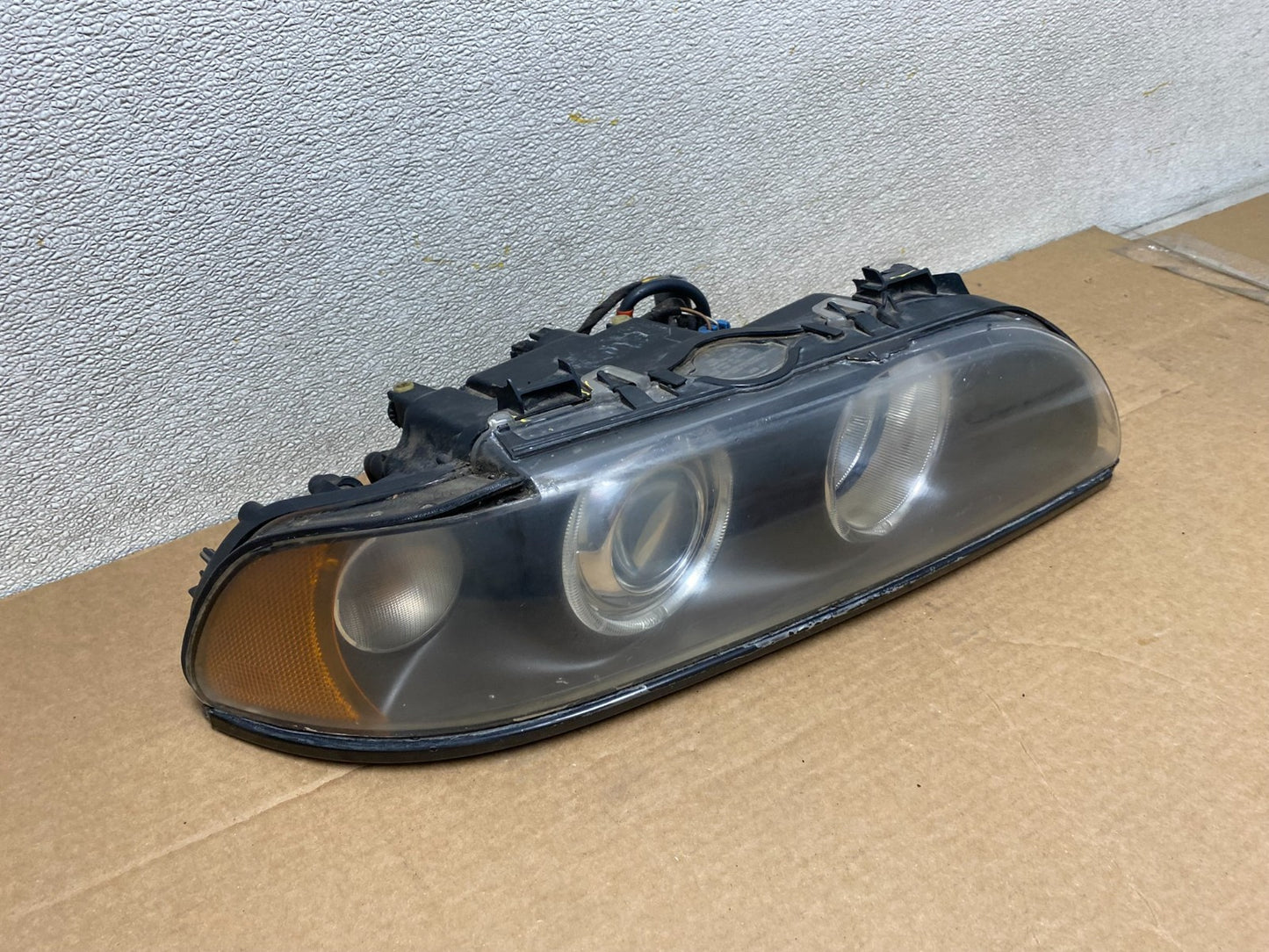 2001-2003 BMW E39 5 Series Headlight Right Passenger Side XENON Z1259 DW2