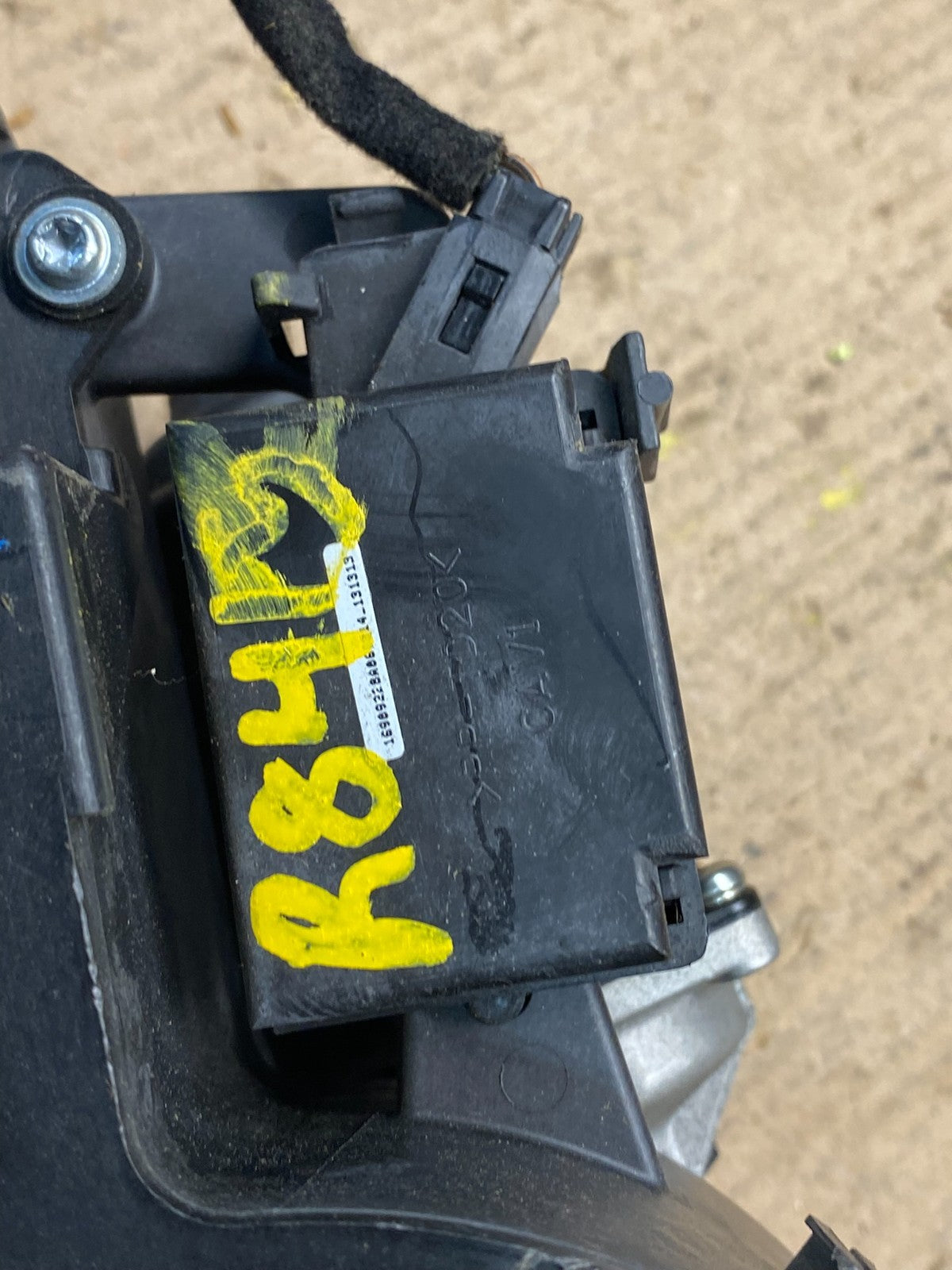 2007-2014 Kia Sedona Left Electric Power Sliding Door Motor Regulator R8415 DG7