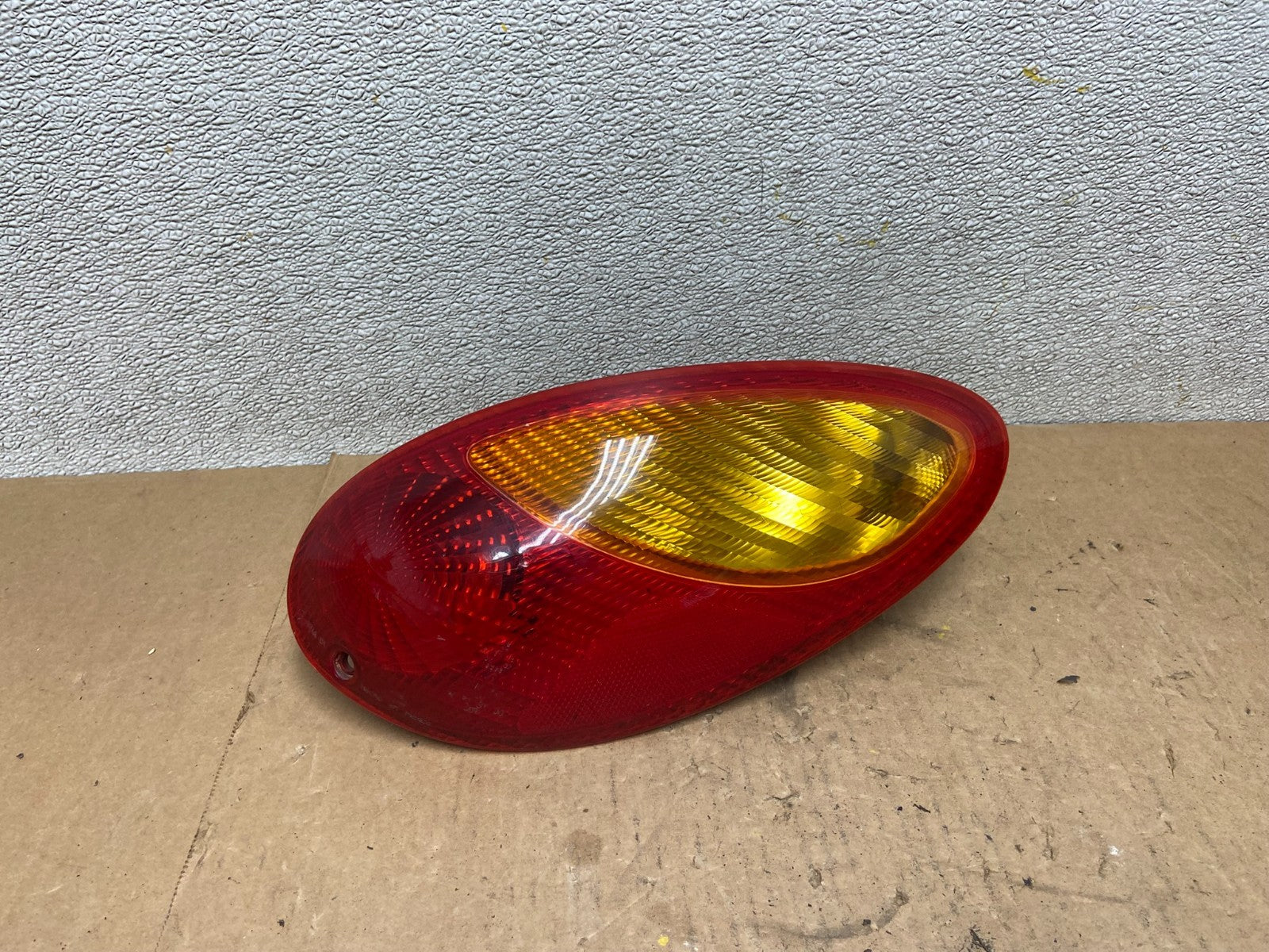 2001 to 2005 Chrysler PT Cruiser Right Passenger Tail Light Oem Z7650 DW0