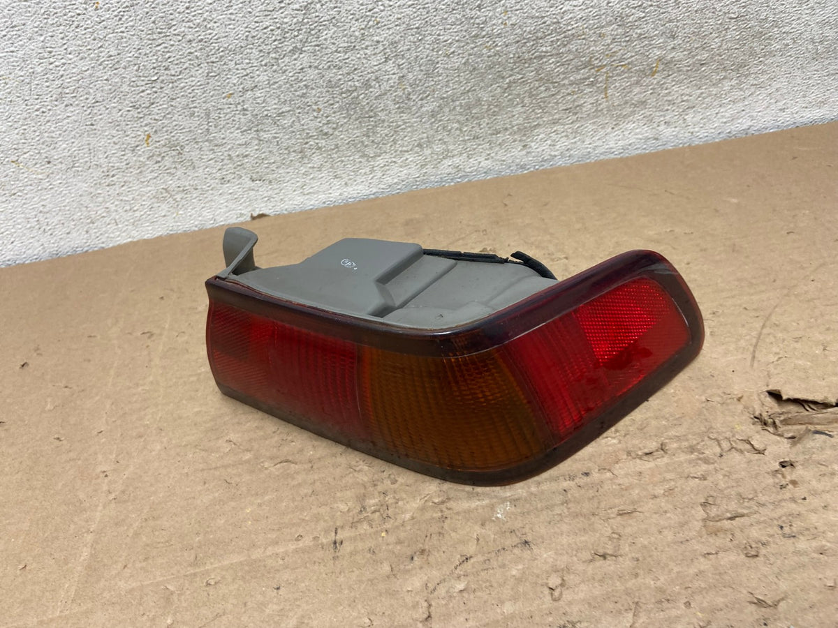 1997 1998 1999 Toyota Camry Tail Light Right Passenger Rh Side AI1119 LK0