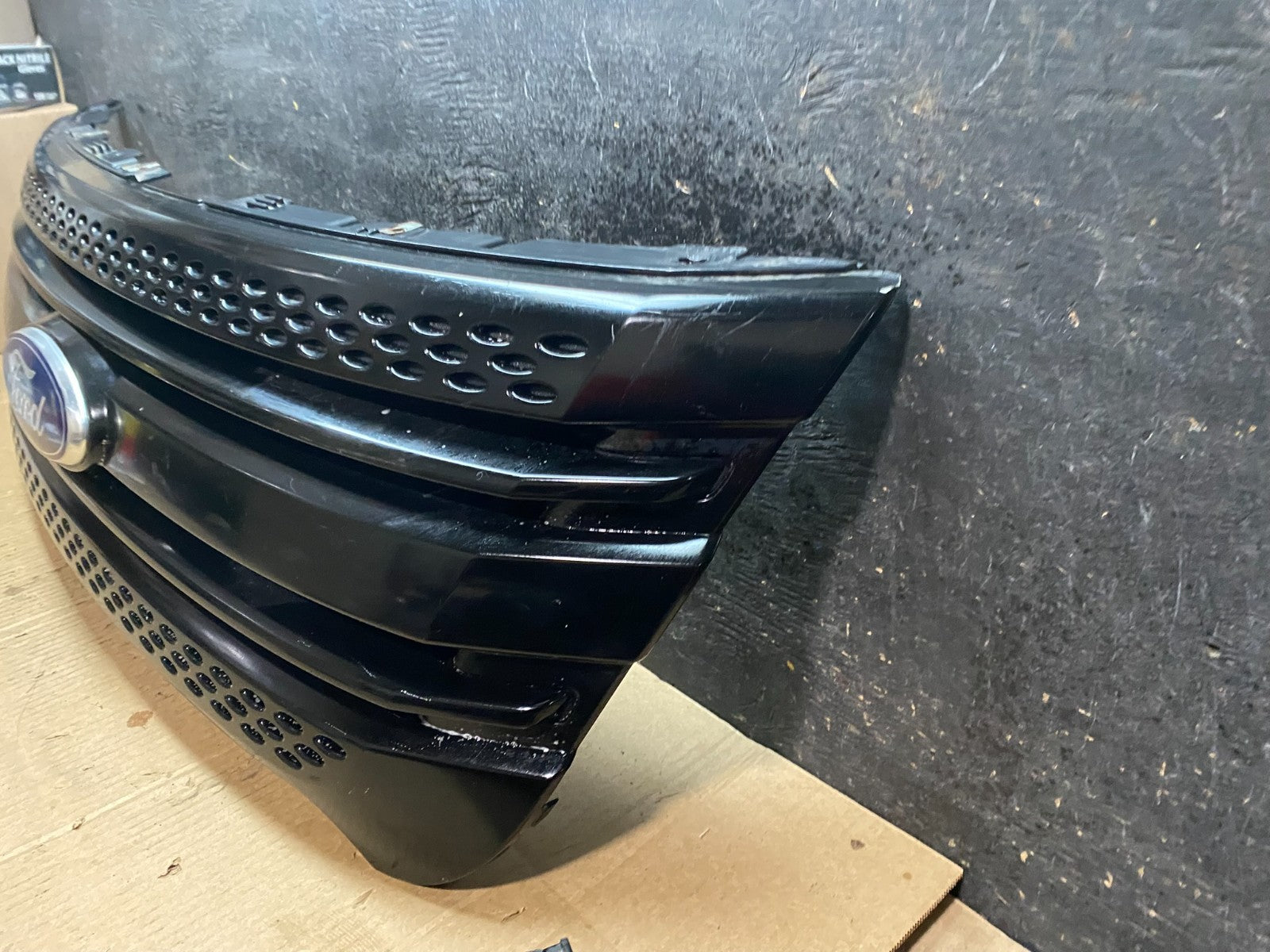 2011 to 2015 Ford Explorer Upper Front Grill Grille Oem X9642 DG1