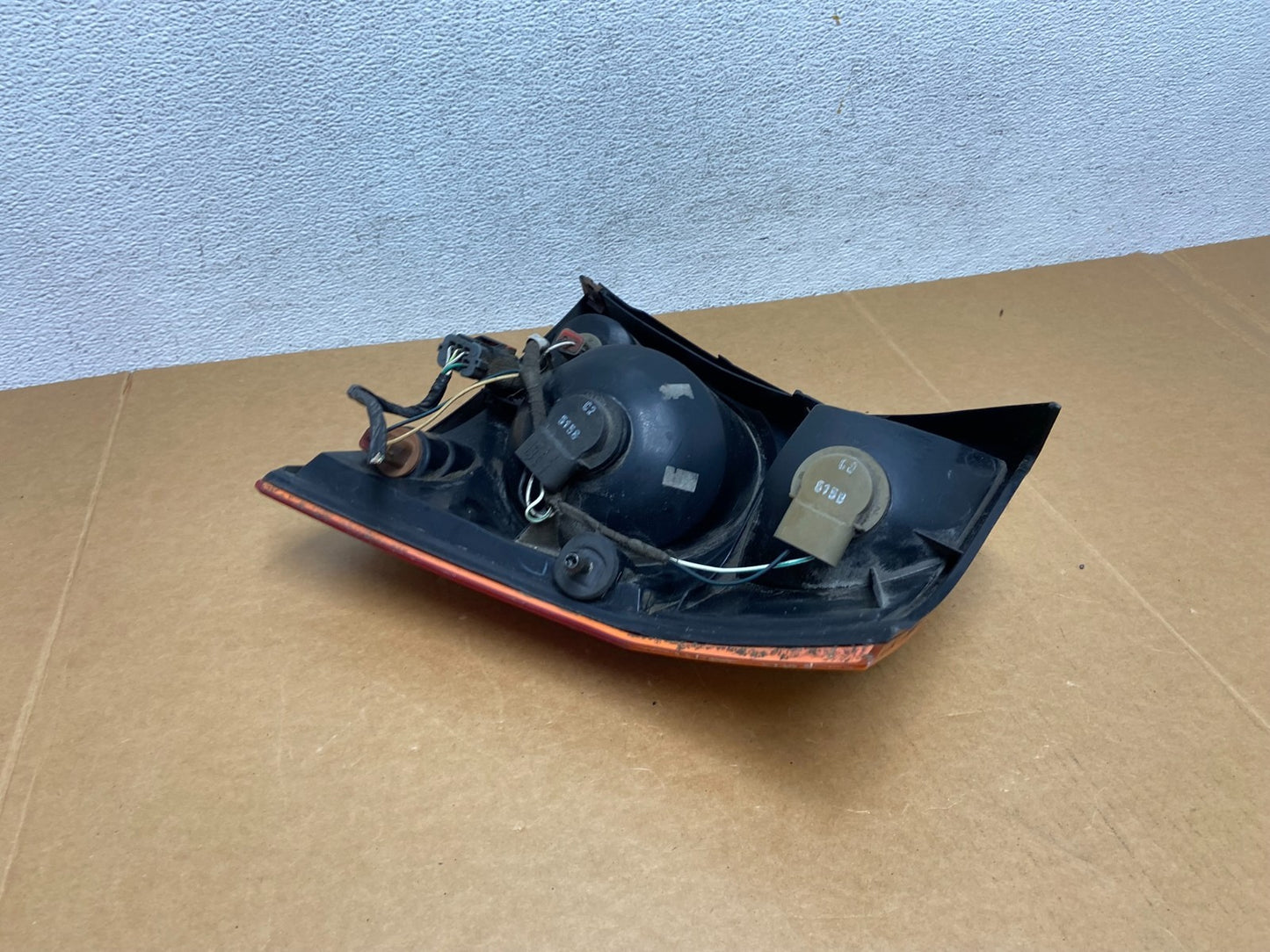 2004 2005 2006 Chrysler Pacifica Left Driver LH Tail Light AD8919 DW4