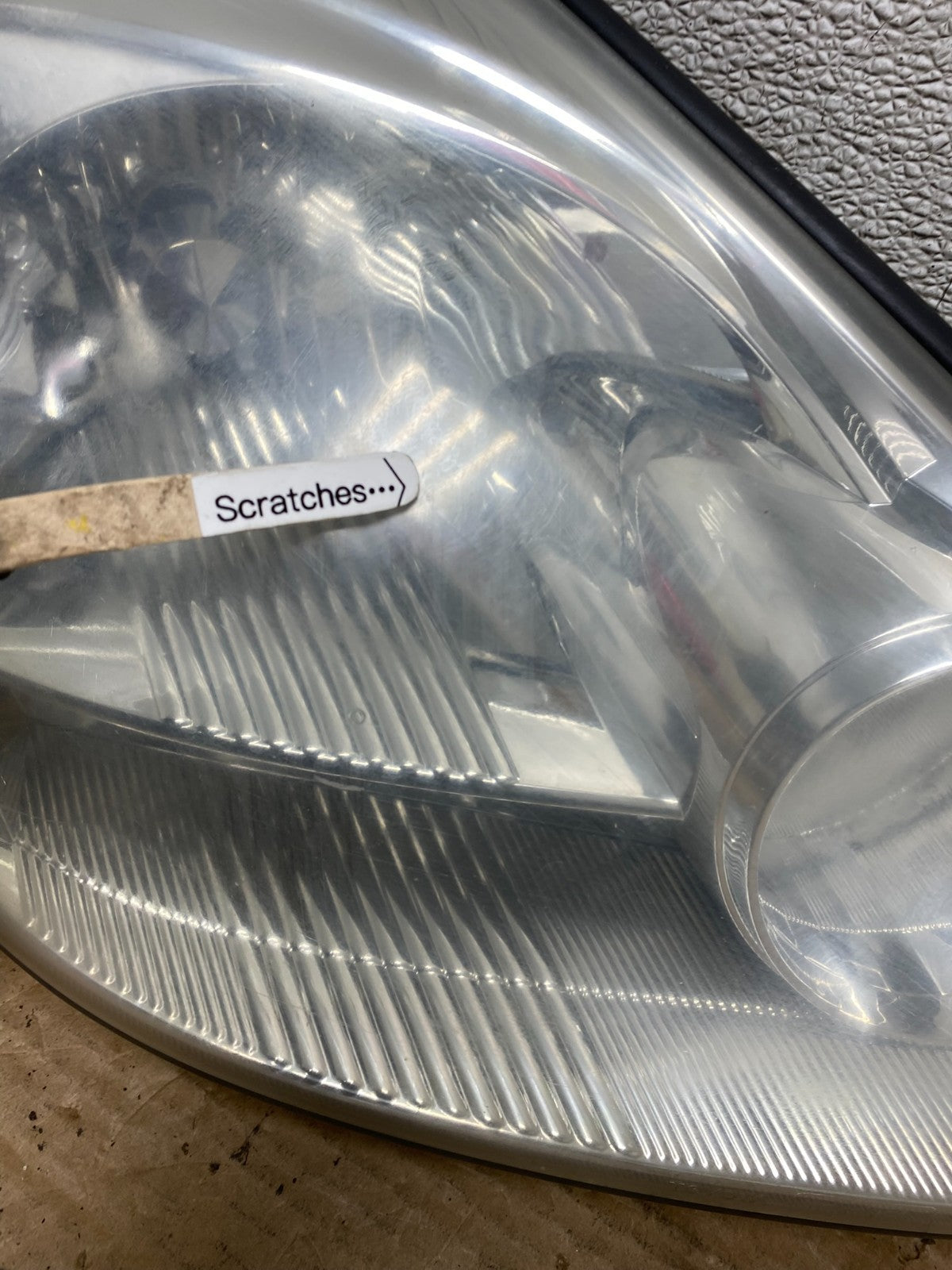 2004-2005 Toyota Sienna Right Passenger Halogen Headlight OEM Z1530 PS3