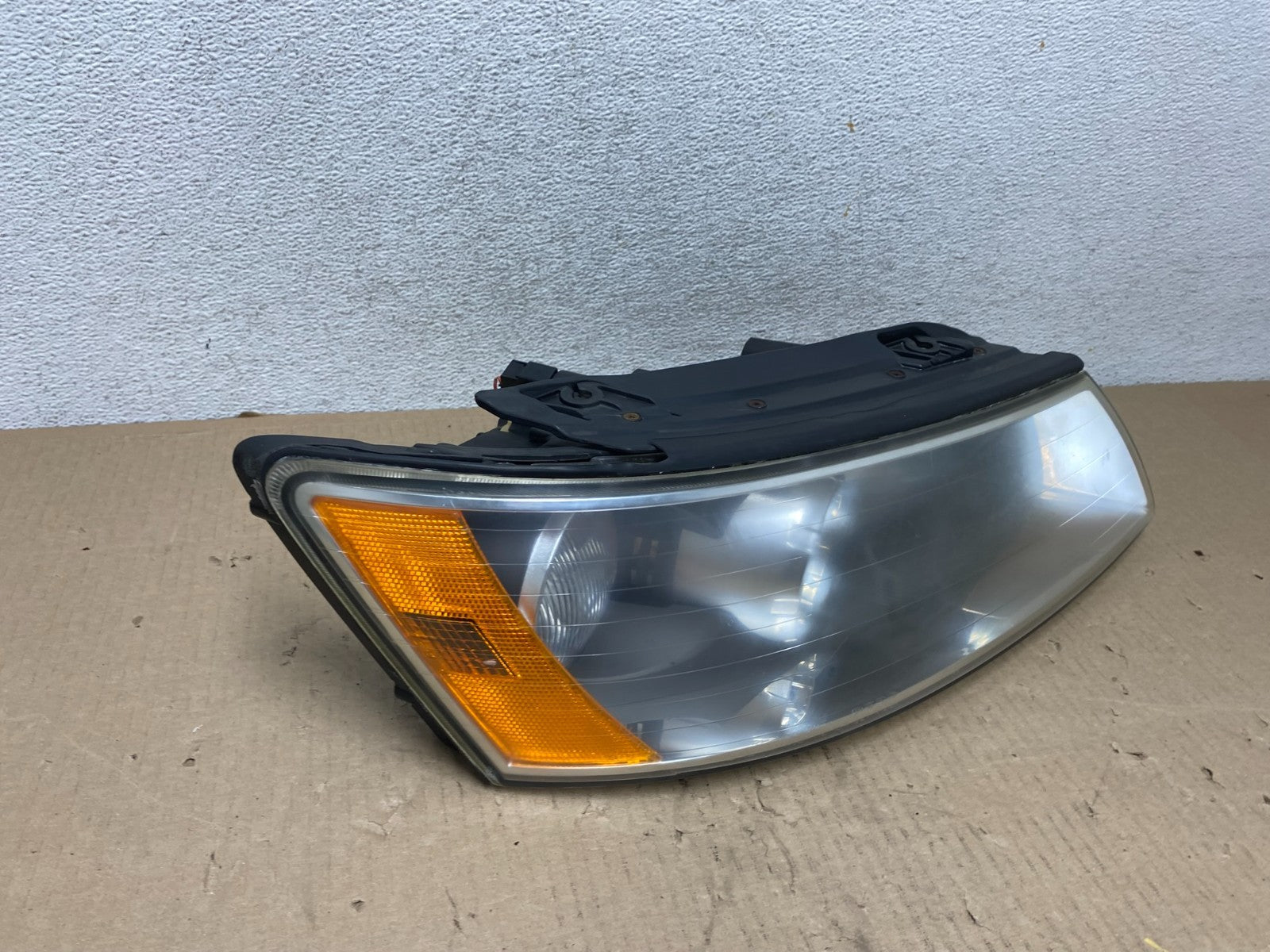 2006-2008 Hyundai Sonata Right Passenger Rh Side Headlight Halogen AG5933 DW2
