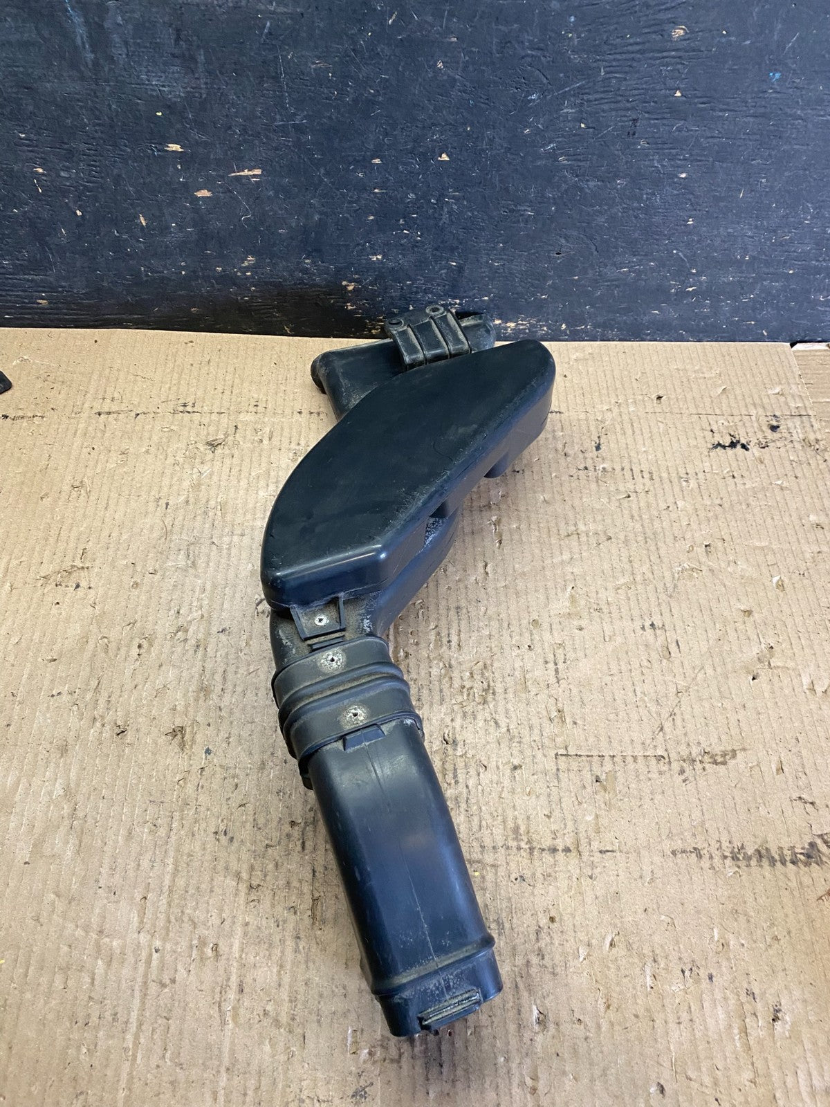 2009 Mitsubishi Outlander 1505A090 Air Intake Tube/Resonator Q3258 DG2