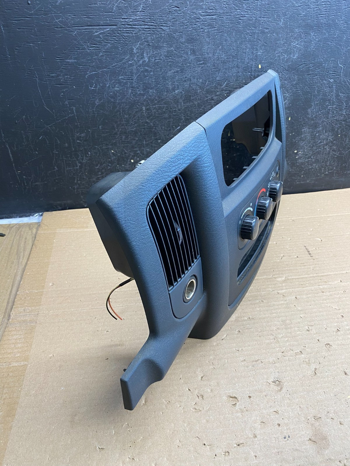 2002 to 2005 Dodge Ram Radio Climate Control Dash Air Vent Bezel Trim AG5261 DG1