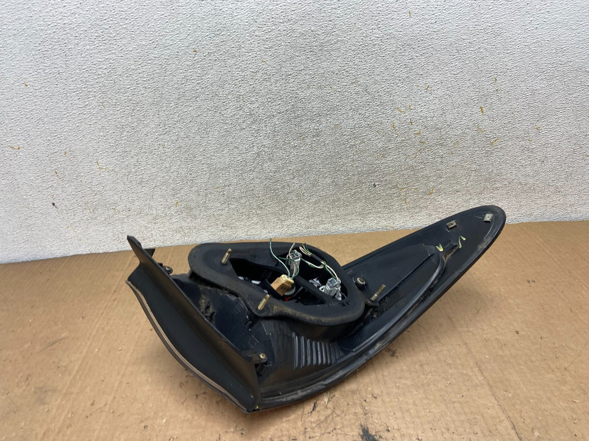 2002 to 2004 Lexus ES300 ES330 Right Passenger Side Tail Light AI9190 LK5