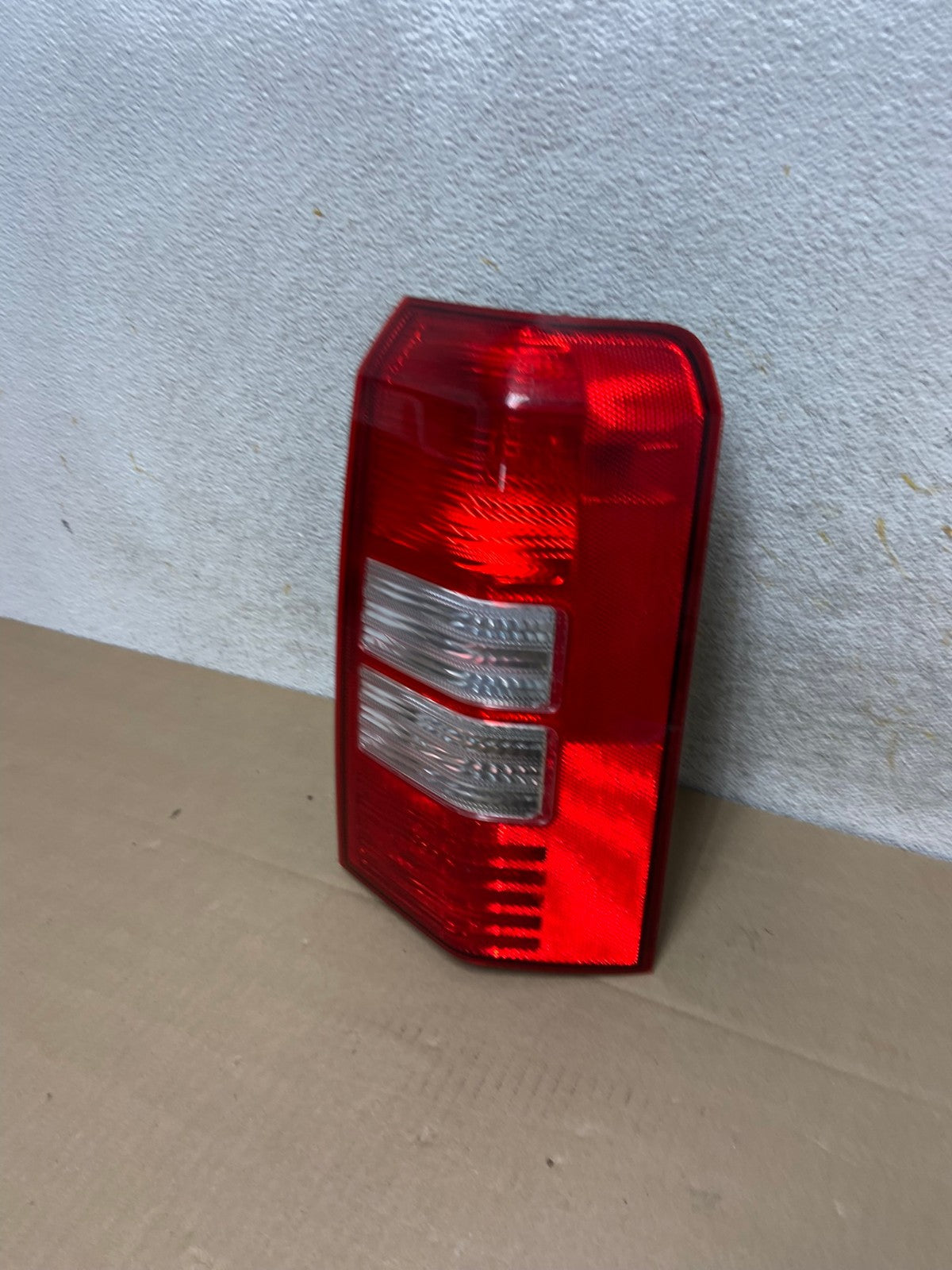 2008-2016 Jeep Patriot Right Passenger Rh Side Tail Light AI1392 LK1