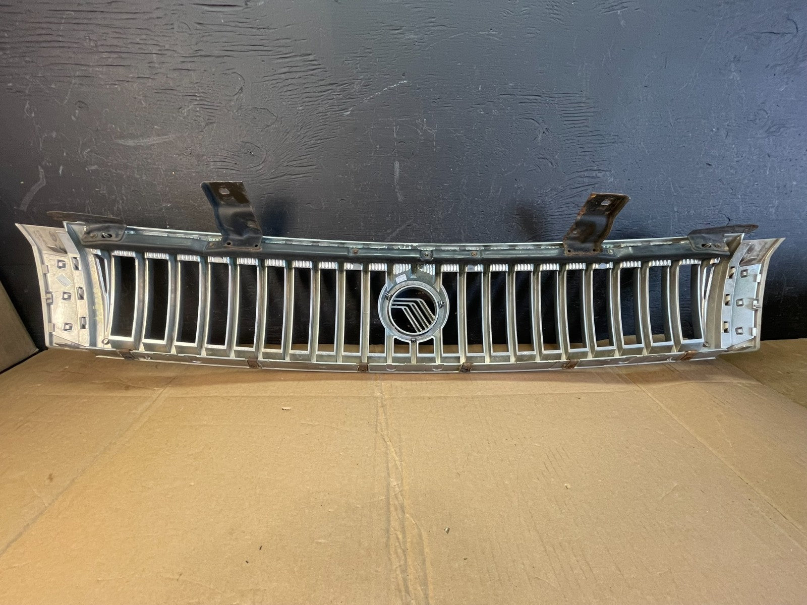 2005 2006 2007 Mercury Montego Front Upper Grill Grille AC5315 DG4