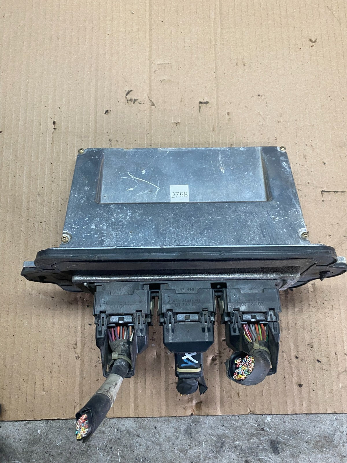 2004 Ford Explorer Engine Control Unit ECU Computer Module Q2947 DG2