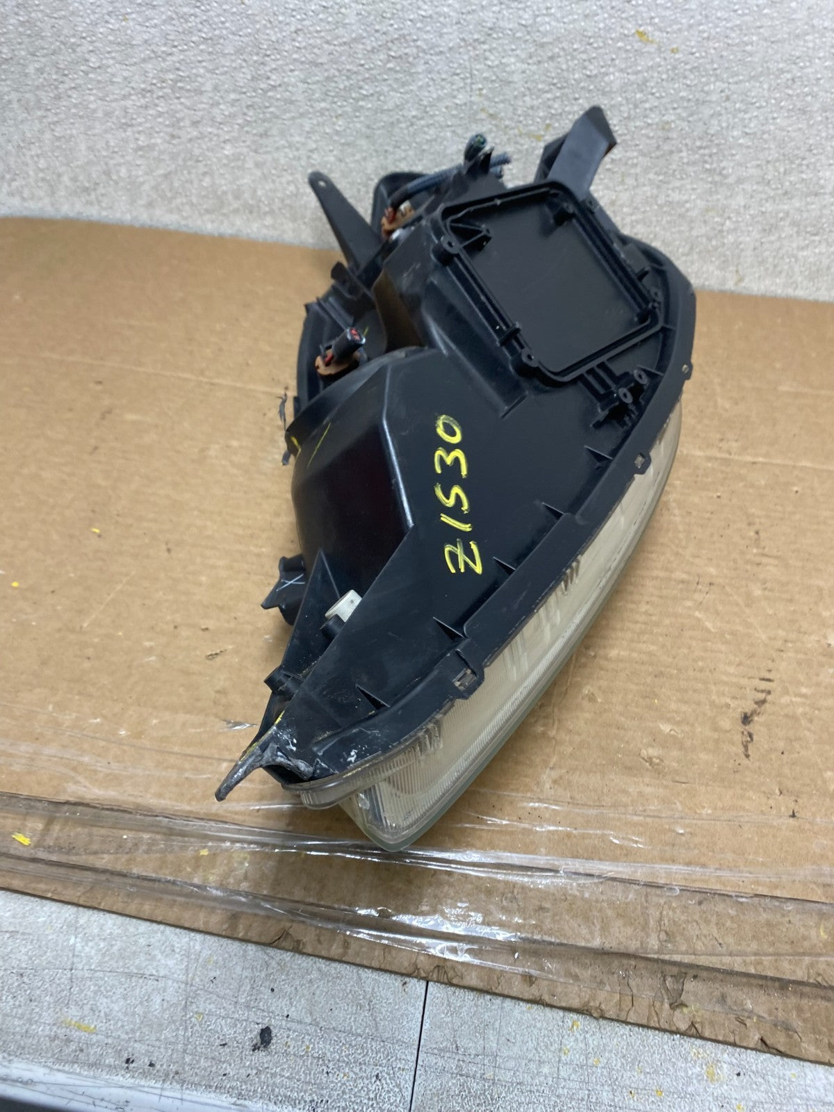 2004-2005 Toyota Sienna Right Passenger Halogen Headlight OEM Z1530 PS10