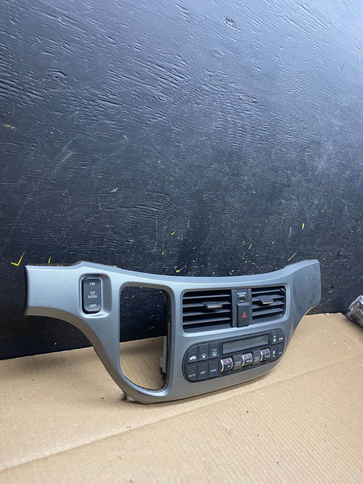2005 to 2010 Honda Odyssey Radio Climate Control Dash Trim Bezel U5911 DG2