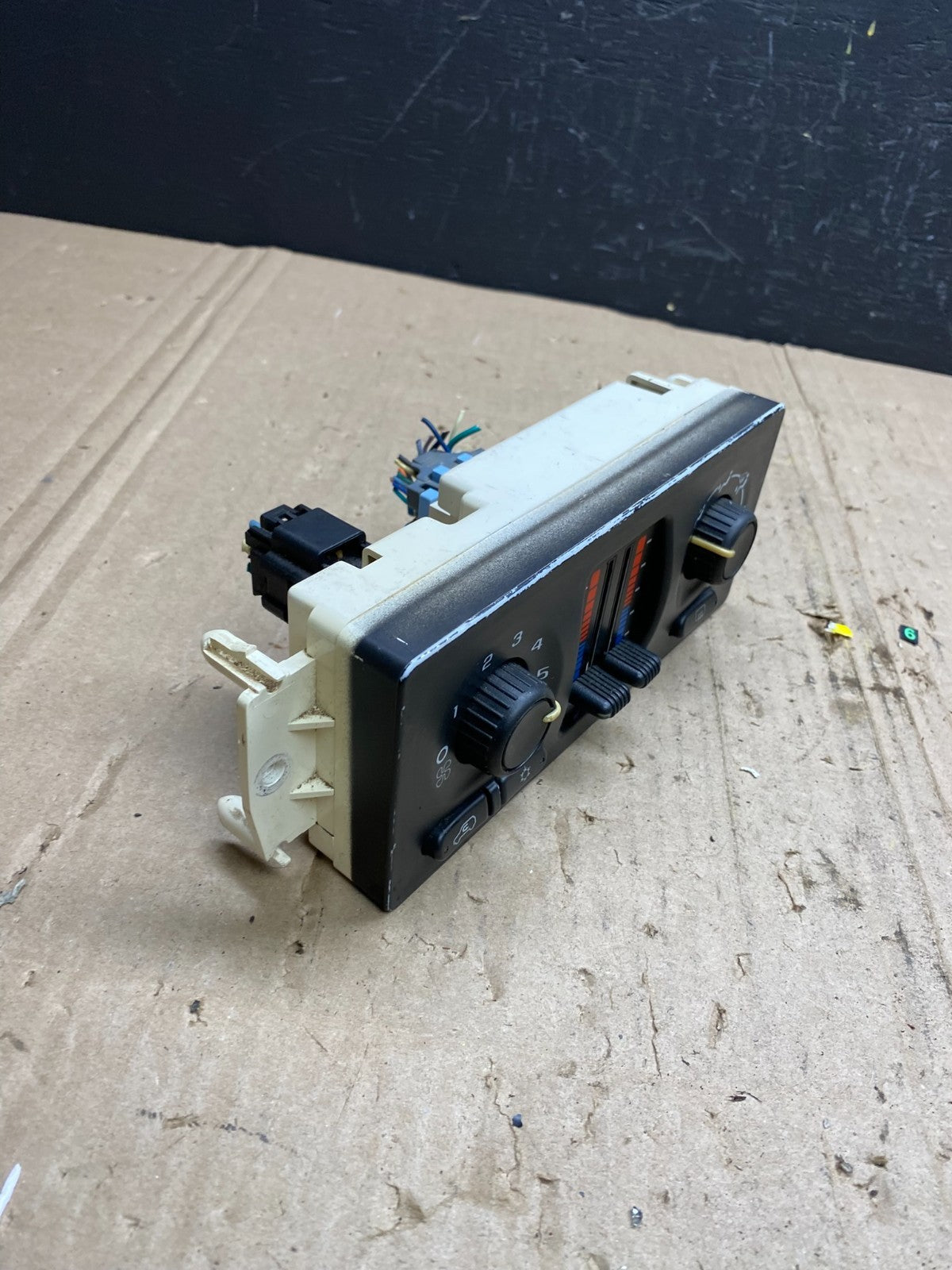 2003-2006 GMC Chevrolet  Envoy Trailblazer Climate Control A/C  Panel ab9012  DG1