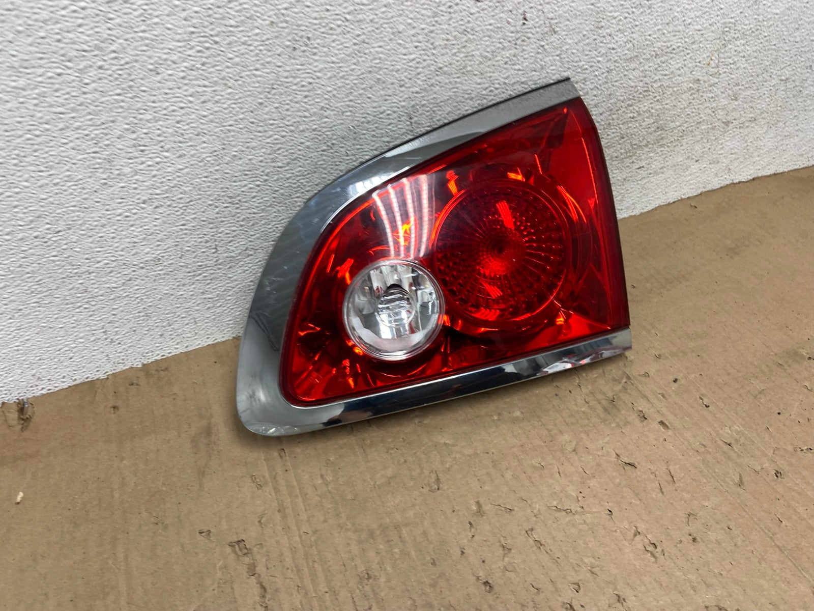 2008-2012 Buick Enclave Right Passenger Rh Inner Tail Light AE9281 LK2