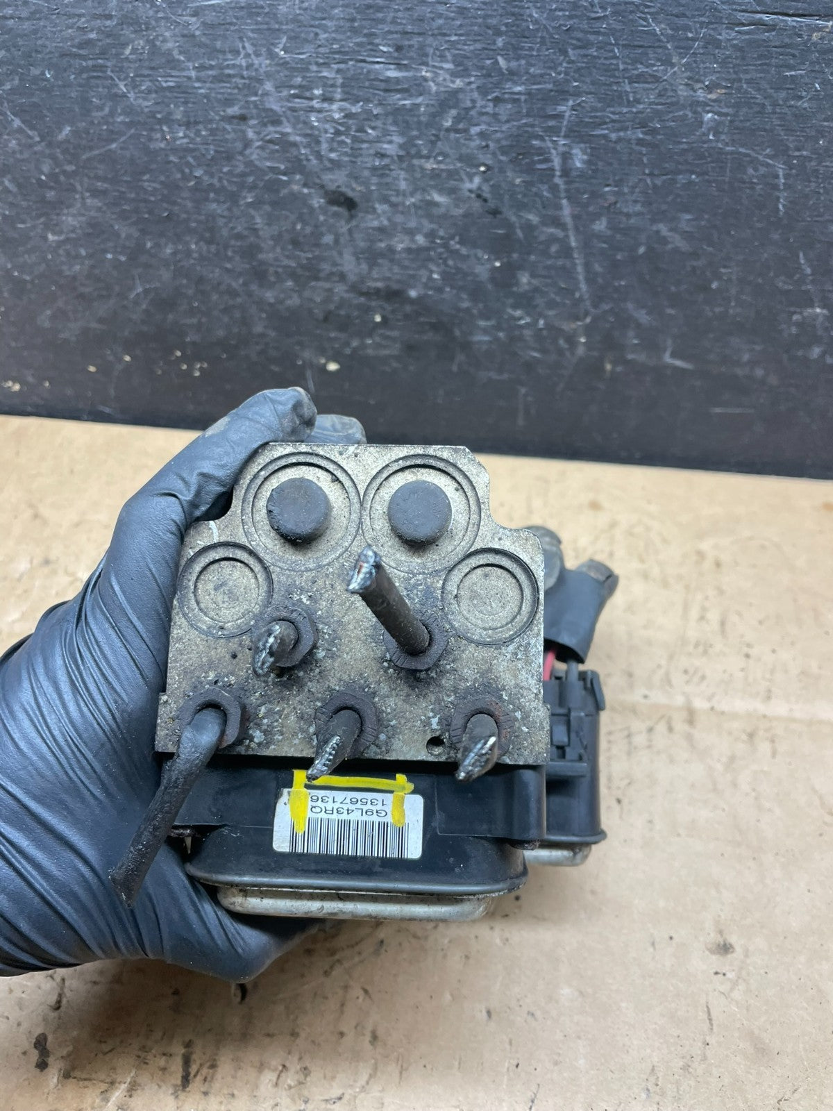 2004-07 Chevrolet Express ABS Pump Control OEM 13567136 Module R4375 DG4