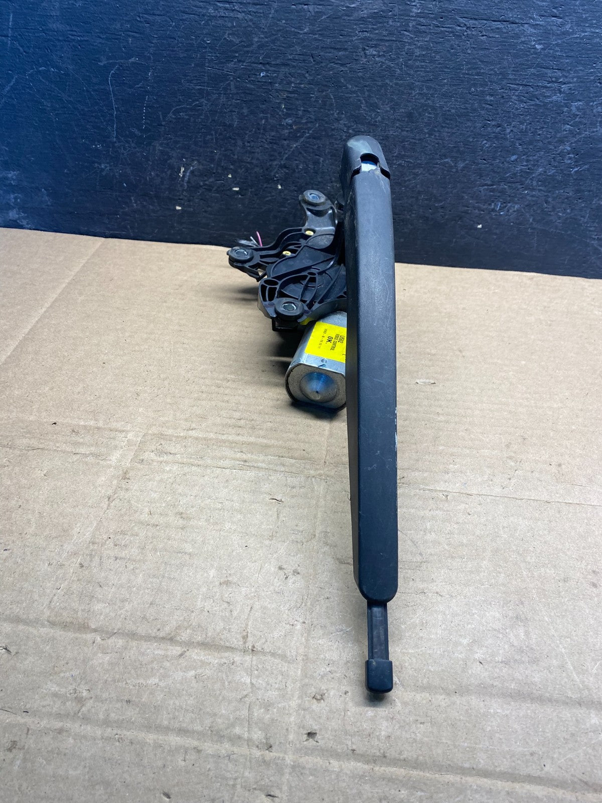 2011 to 2019 Ford Explorer Rear Windshield Wiper Motor ae8268 DG2