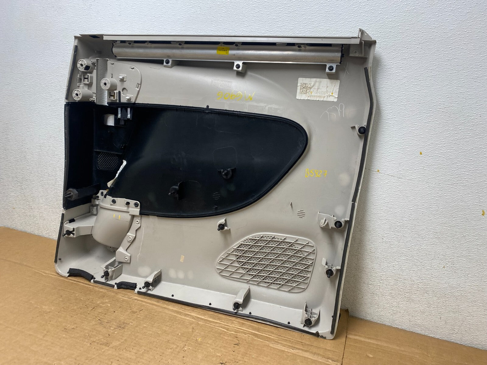2017 to 2018 Chrysler Pacifica Rear Left Driver Sliding Door Panel M6906 DG6