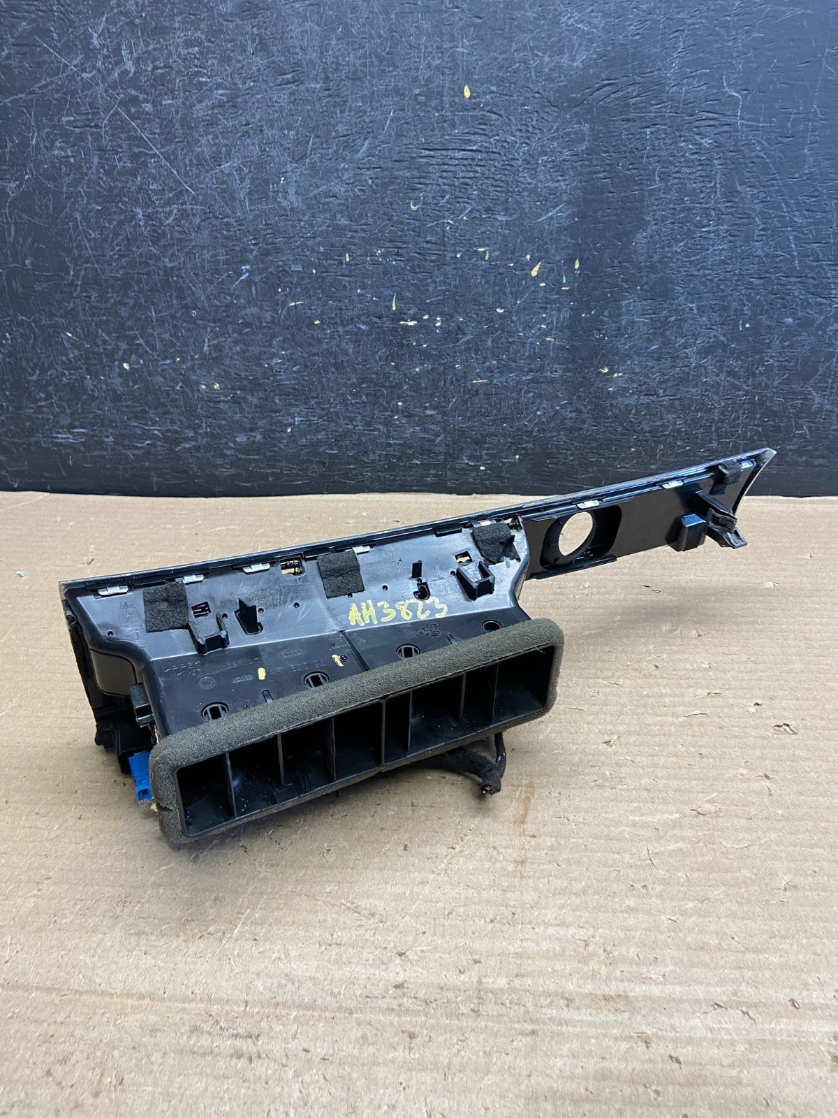 2005 to 2011 Audi A6 Center Dashboard Air Vent AH3823 DG5